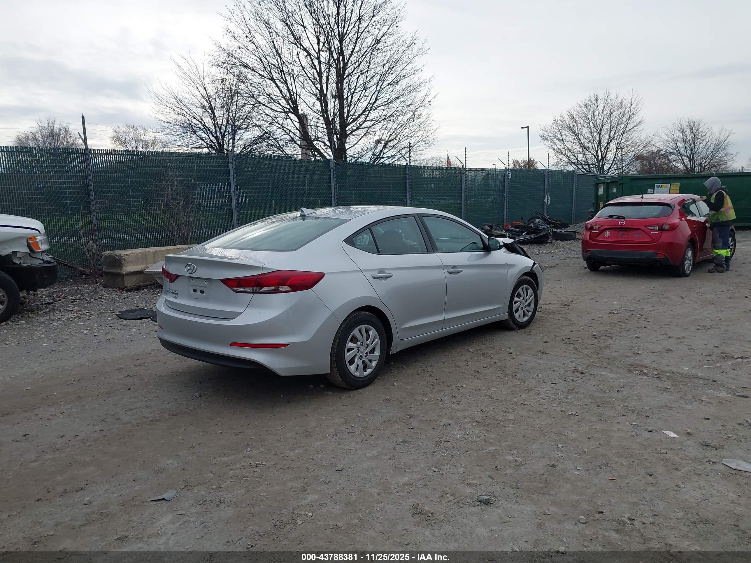 HYUNDAI ELANTRA image 4