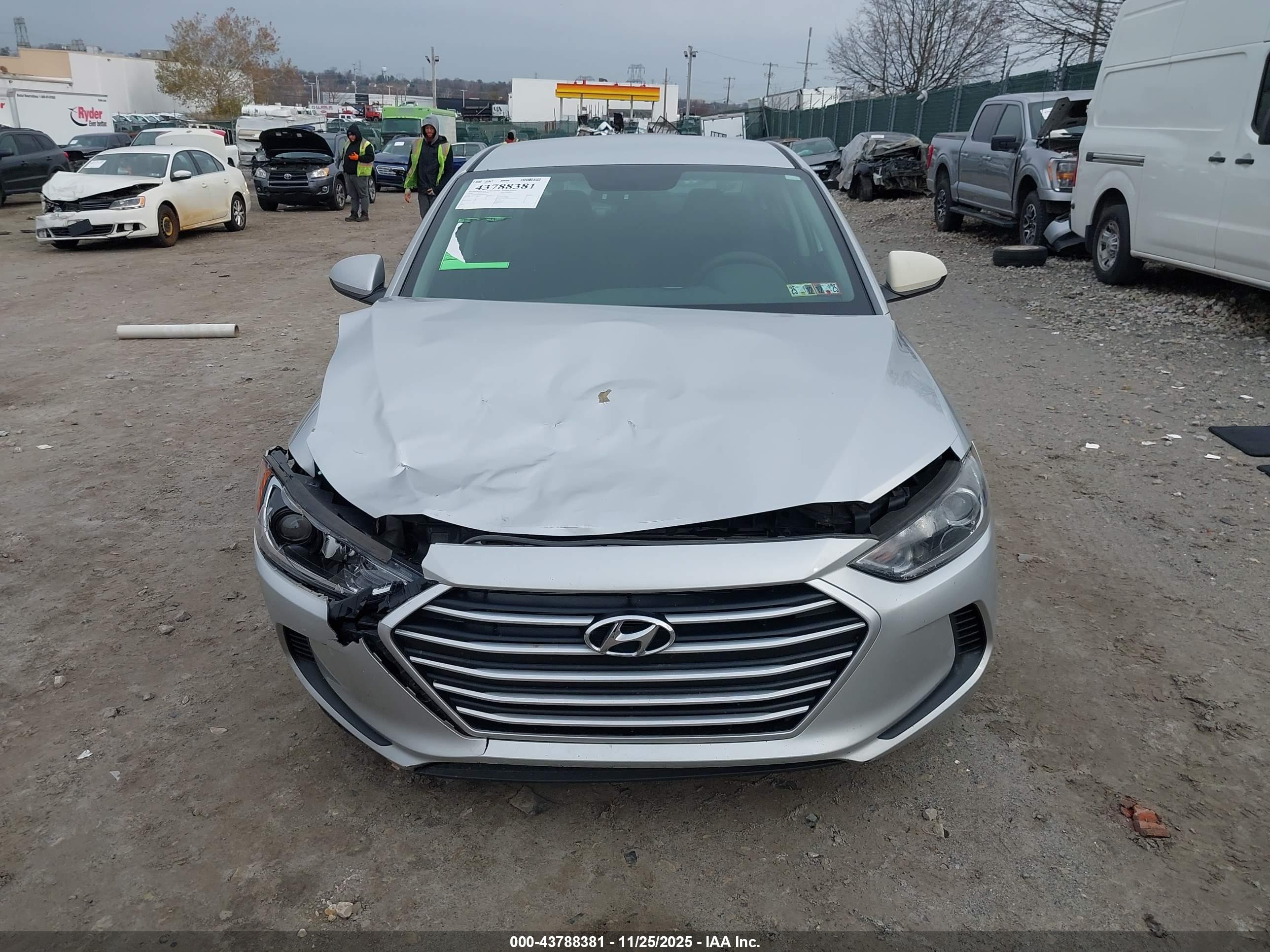HYUNDAI ELANTRA image 6