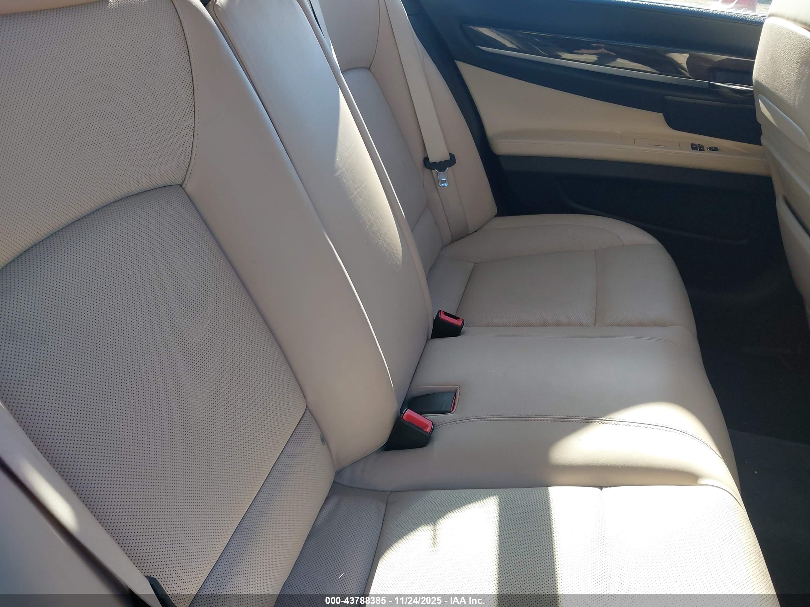 BMW 750I image 8