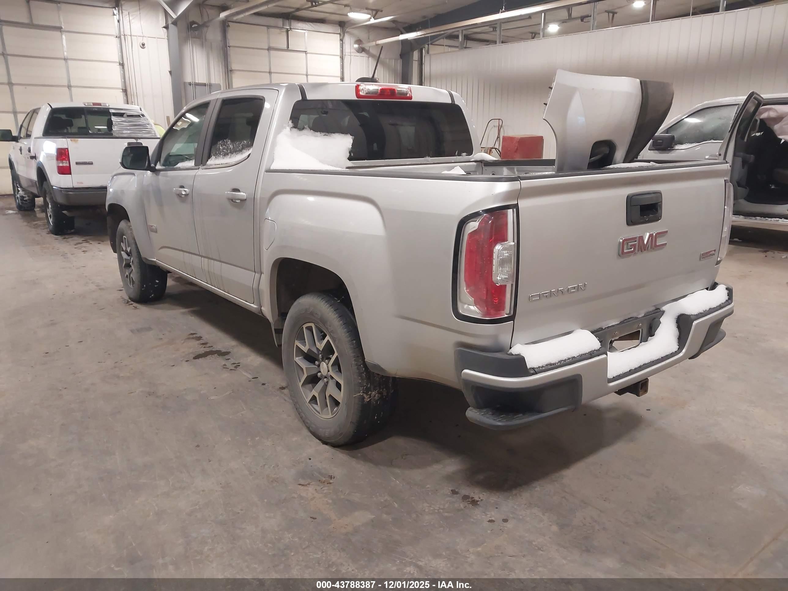 GMC CANYON image 3