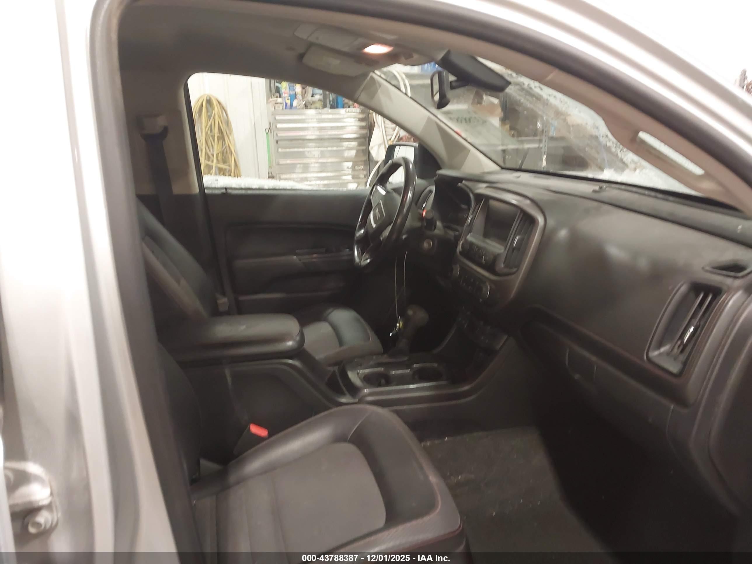 GMC CANYON image 5