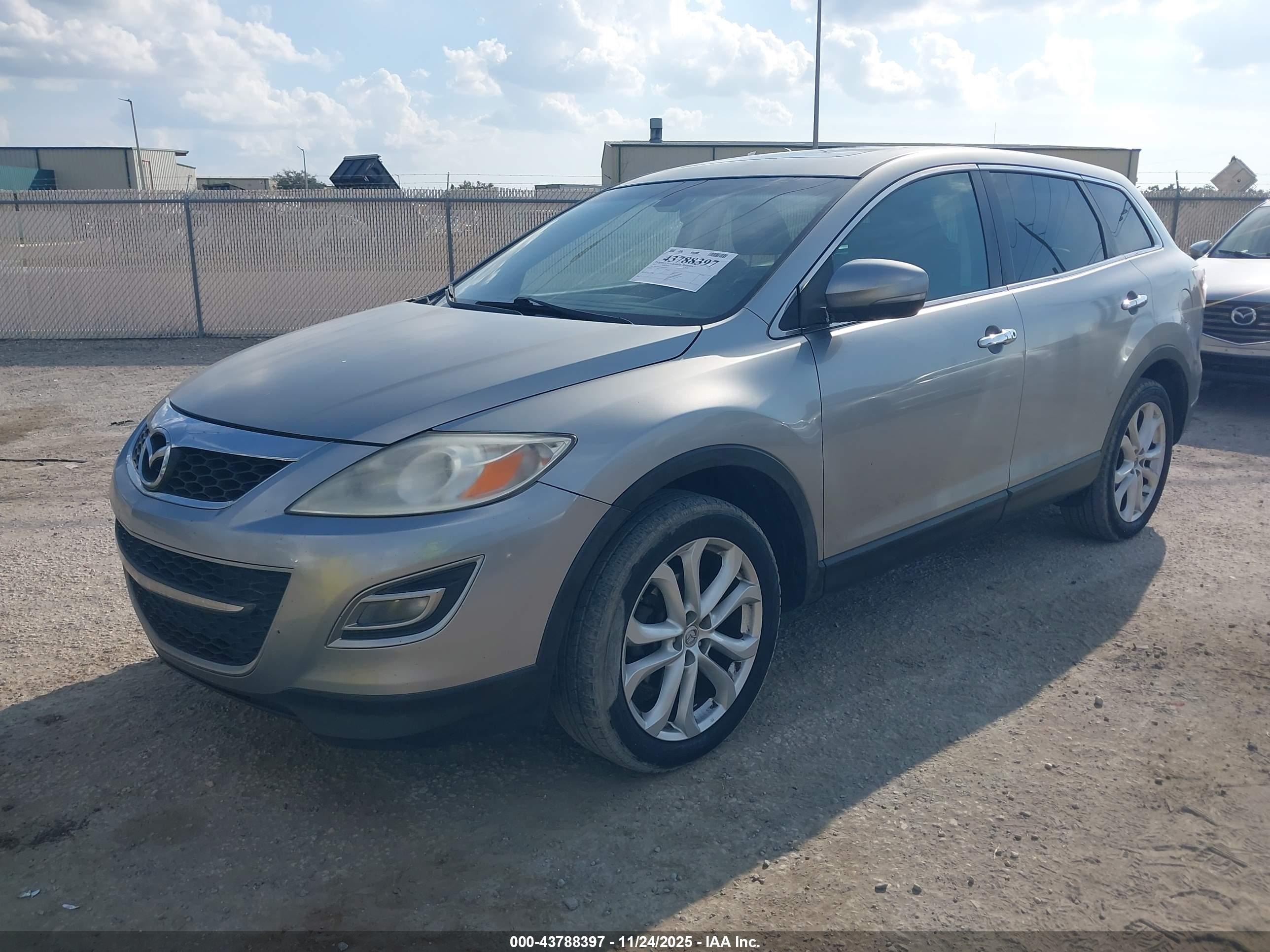 MAZDA CX-9 image 2