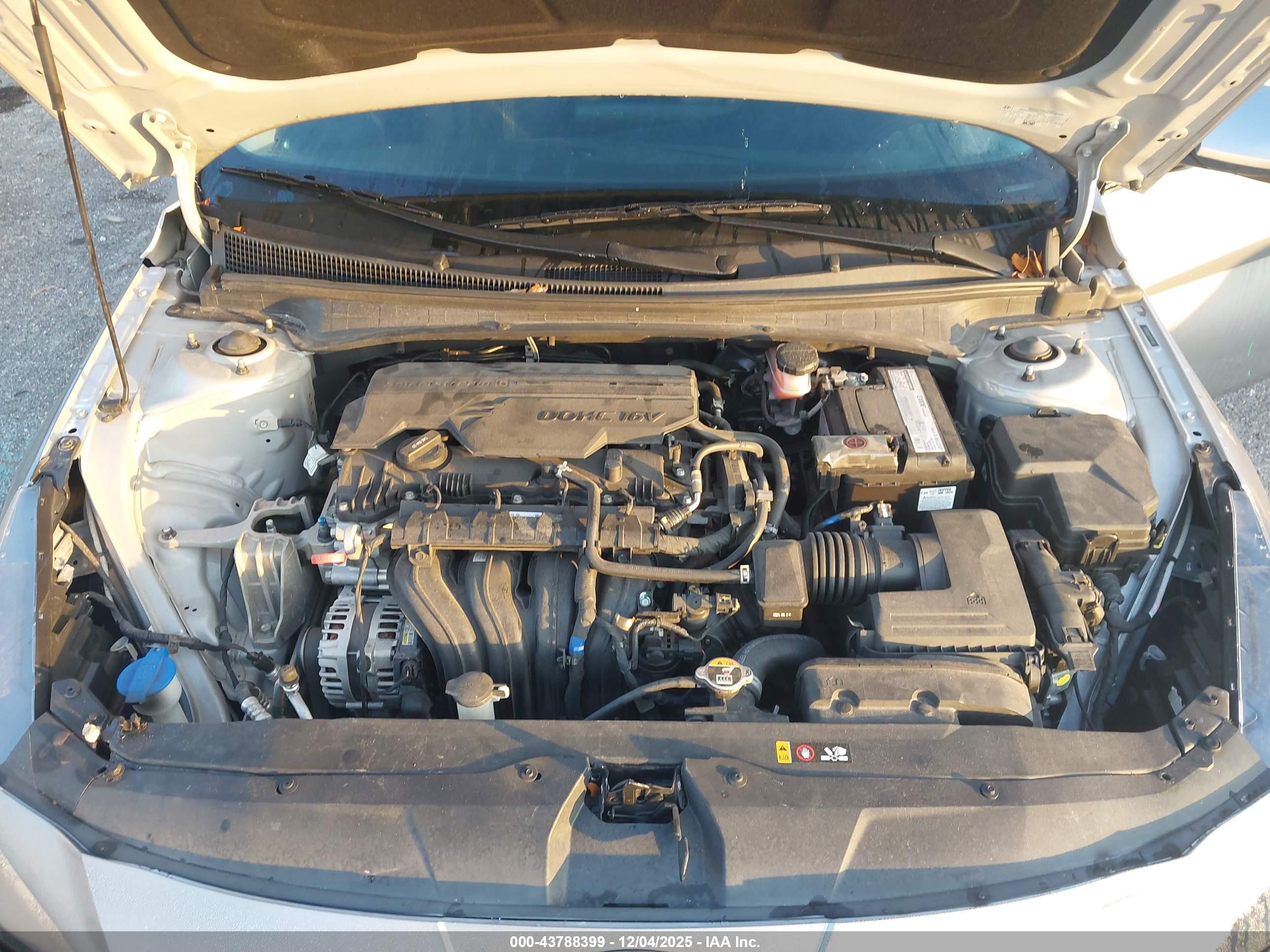 HYUNDAI ELANTRA image 10