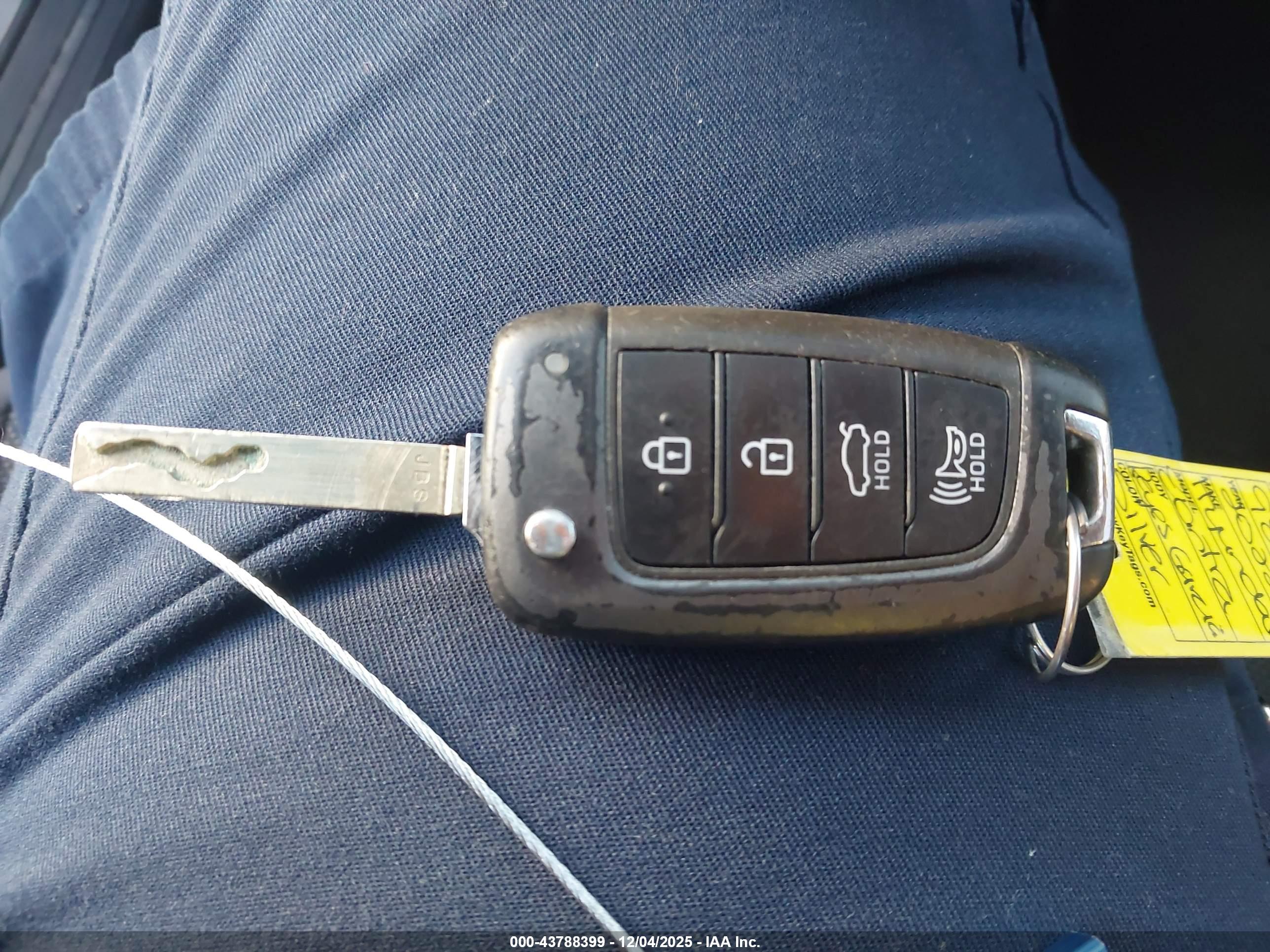HYUNDAI ELANTRA image 11