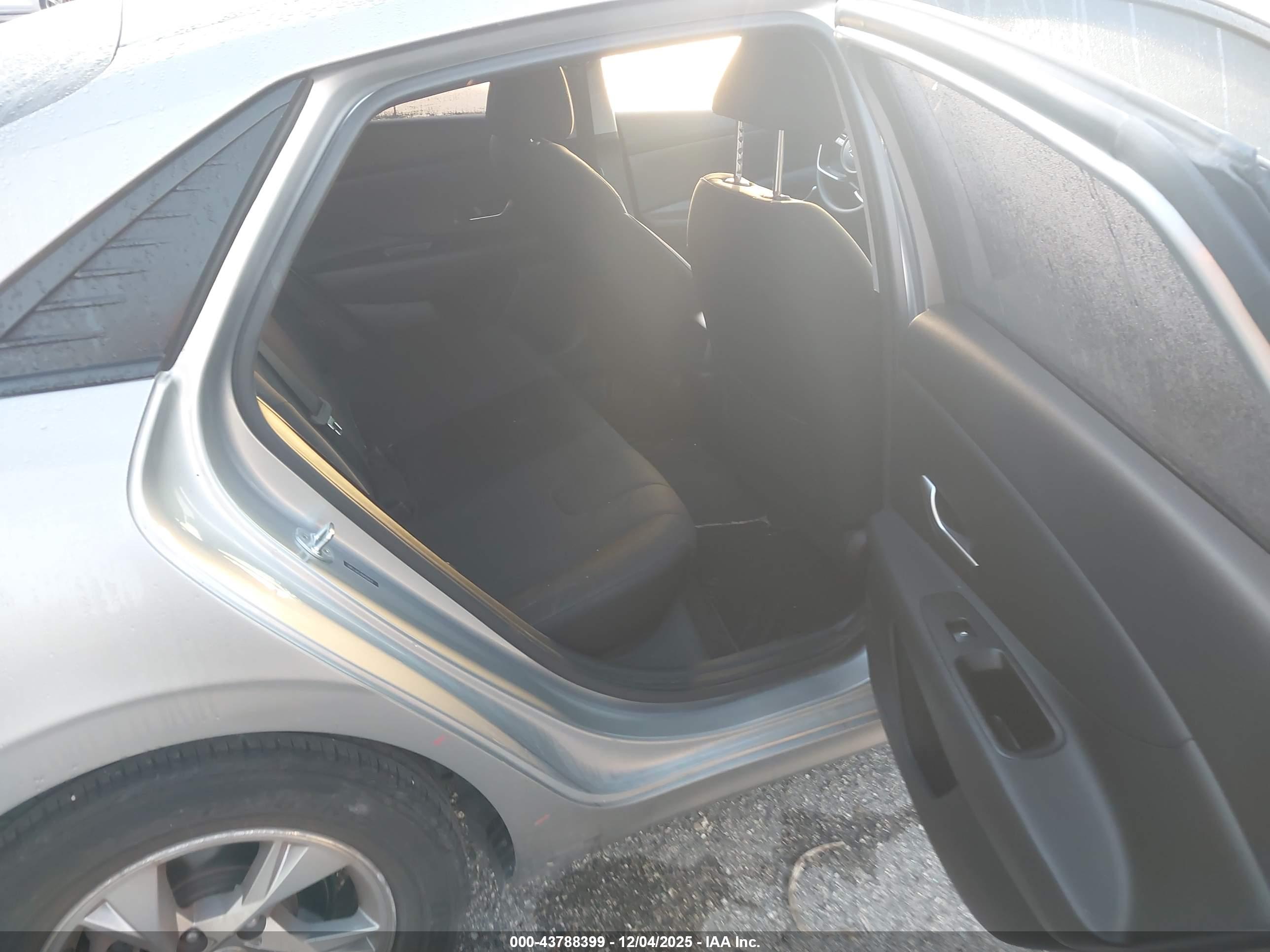 HYUNDAI ELANTRA image 8