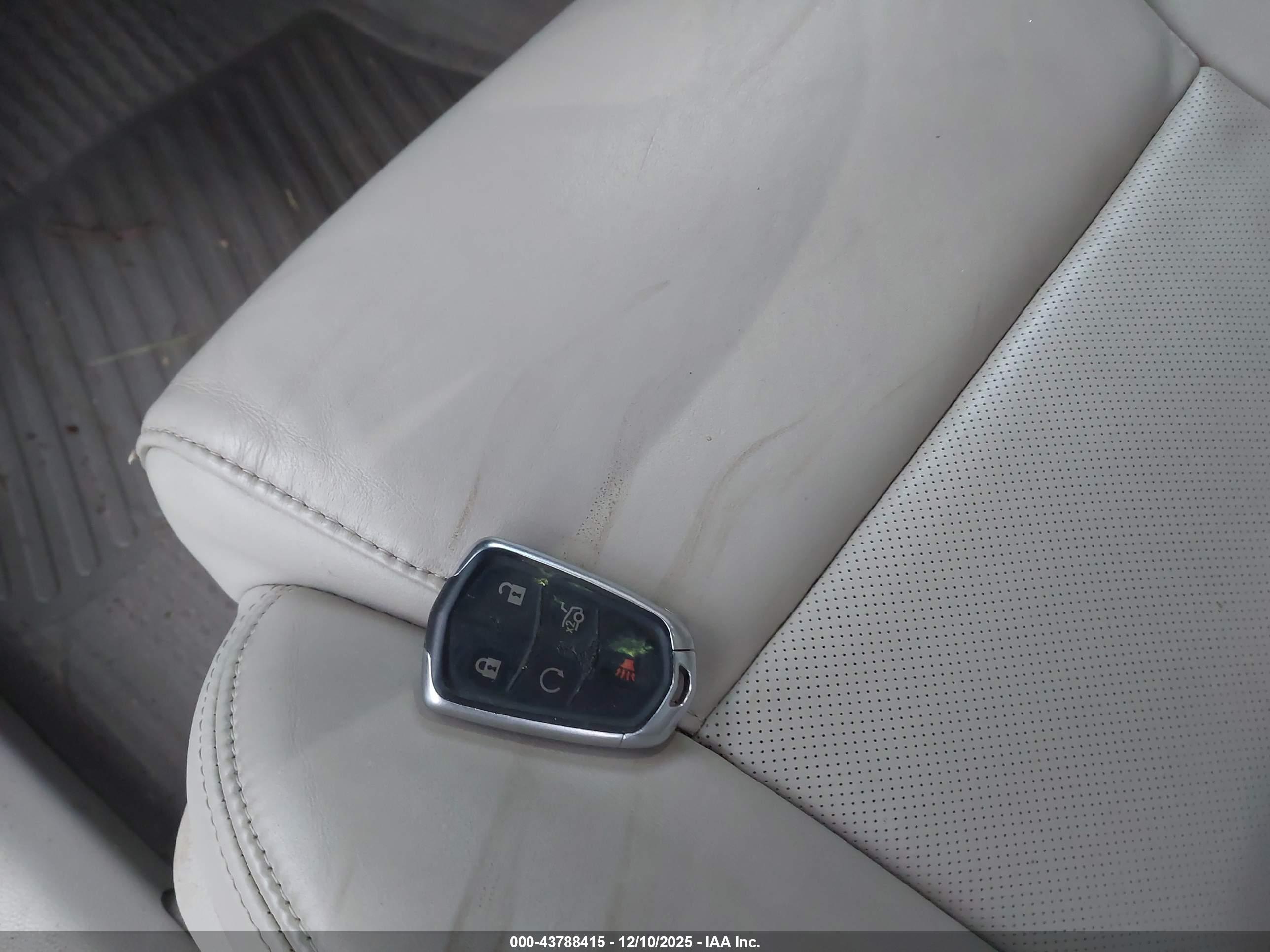 CADILLAC XTS image 11