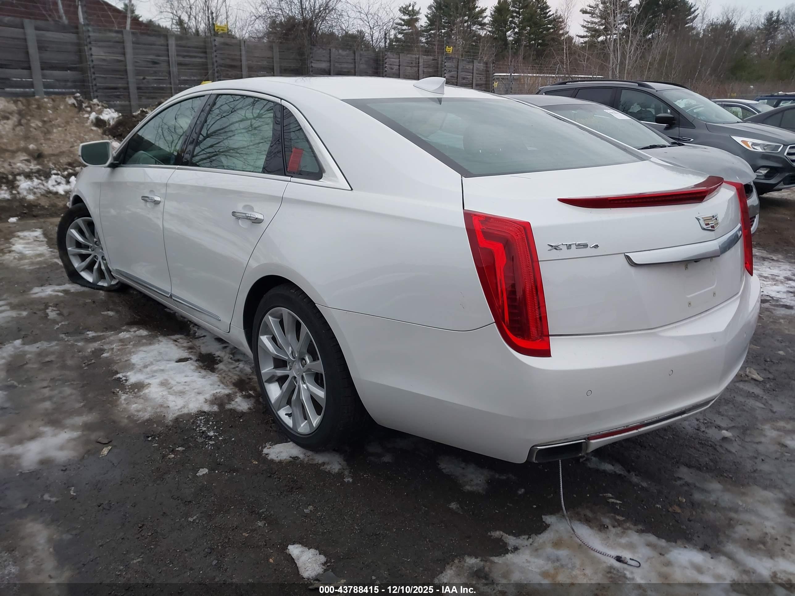 CADILLAC XTS image 3