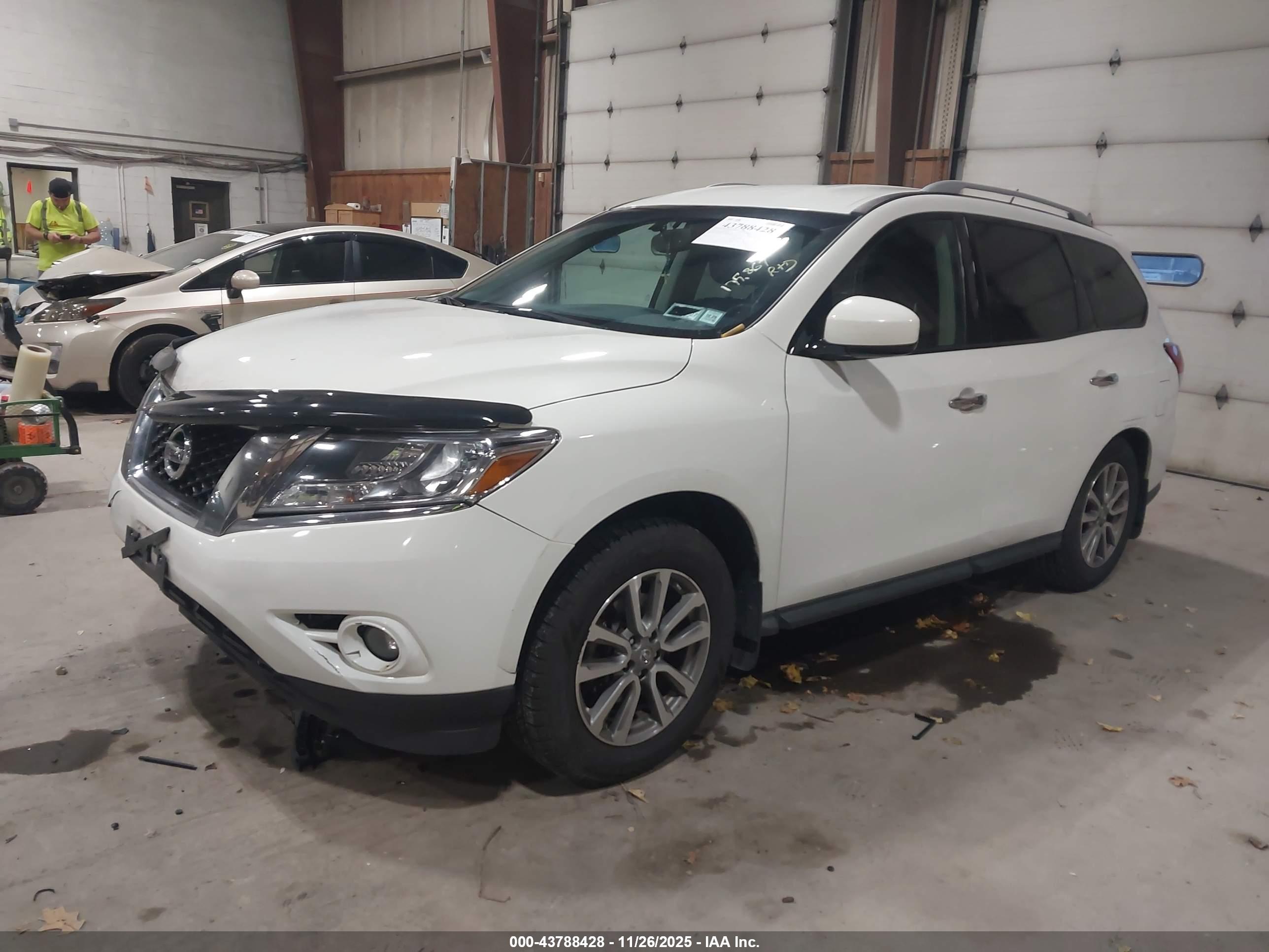 NISSAN PATHFINDER image 2