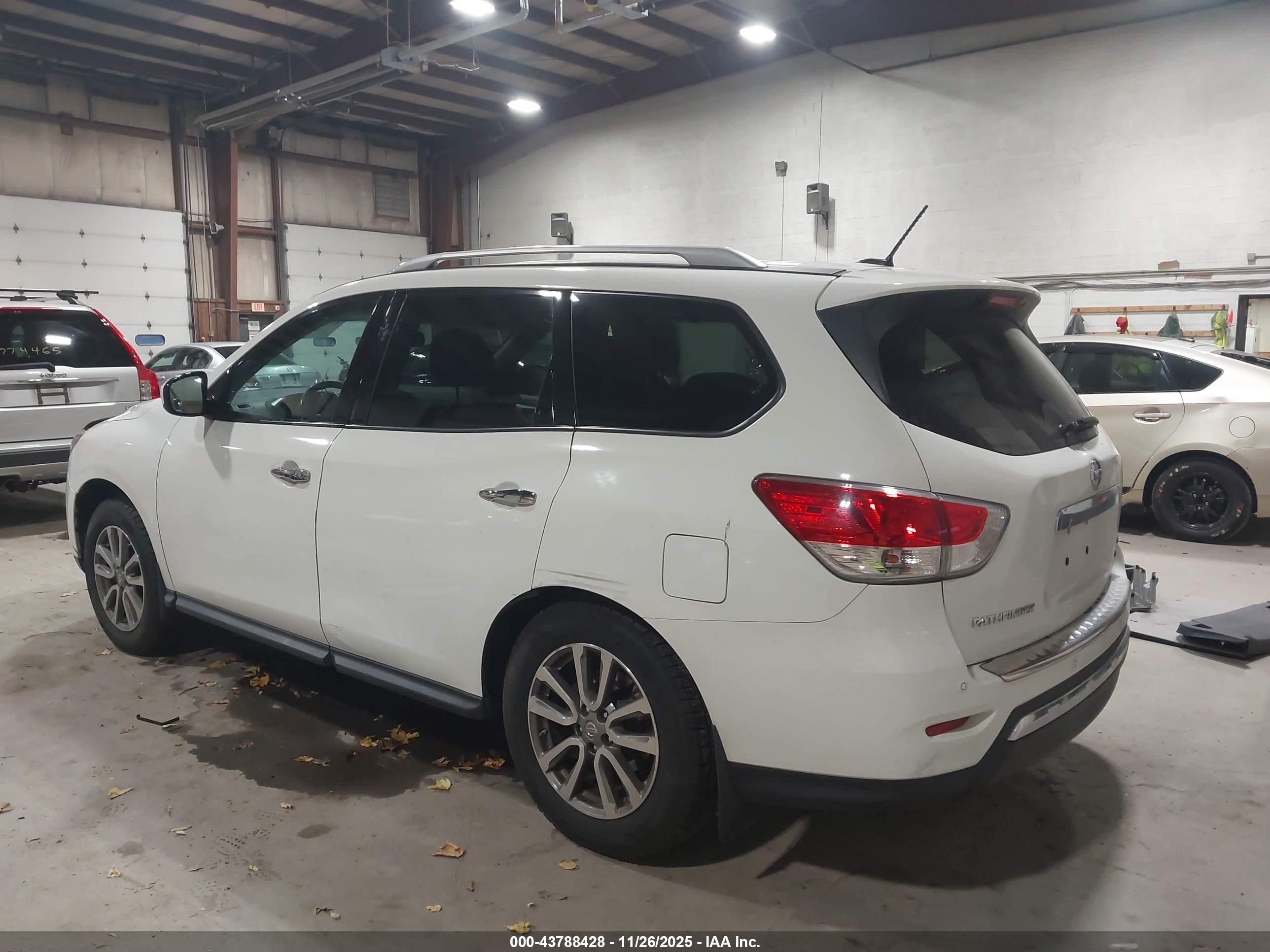 NISSAN PATHFINDER image 3