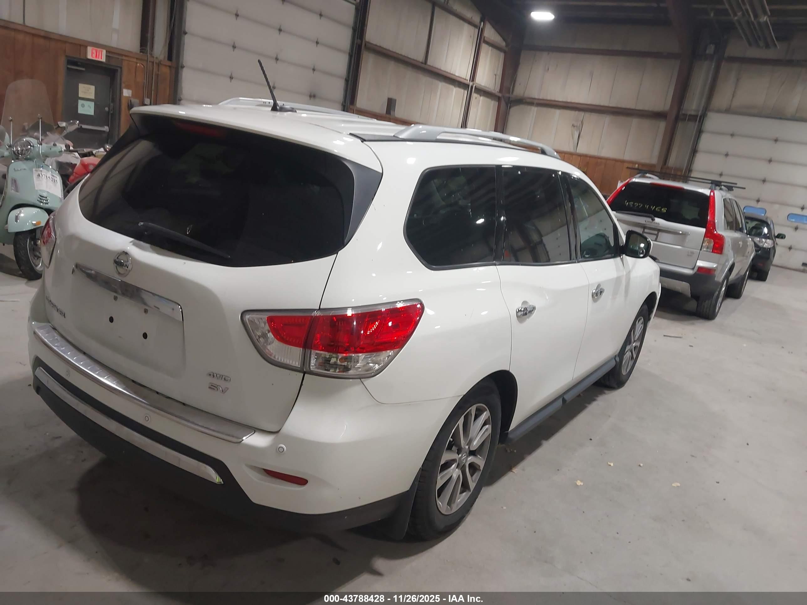 NISSAN PATHFINDER image 4