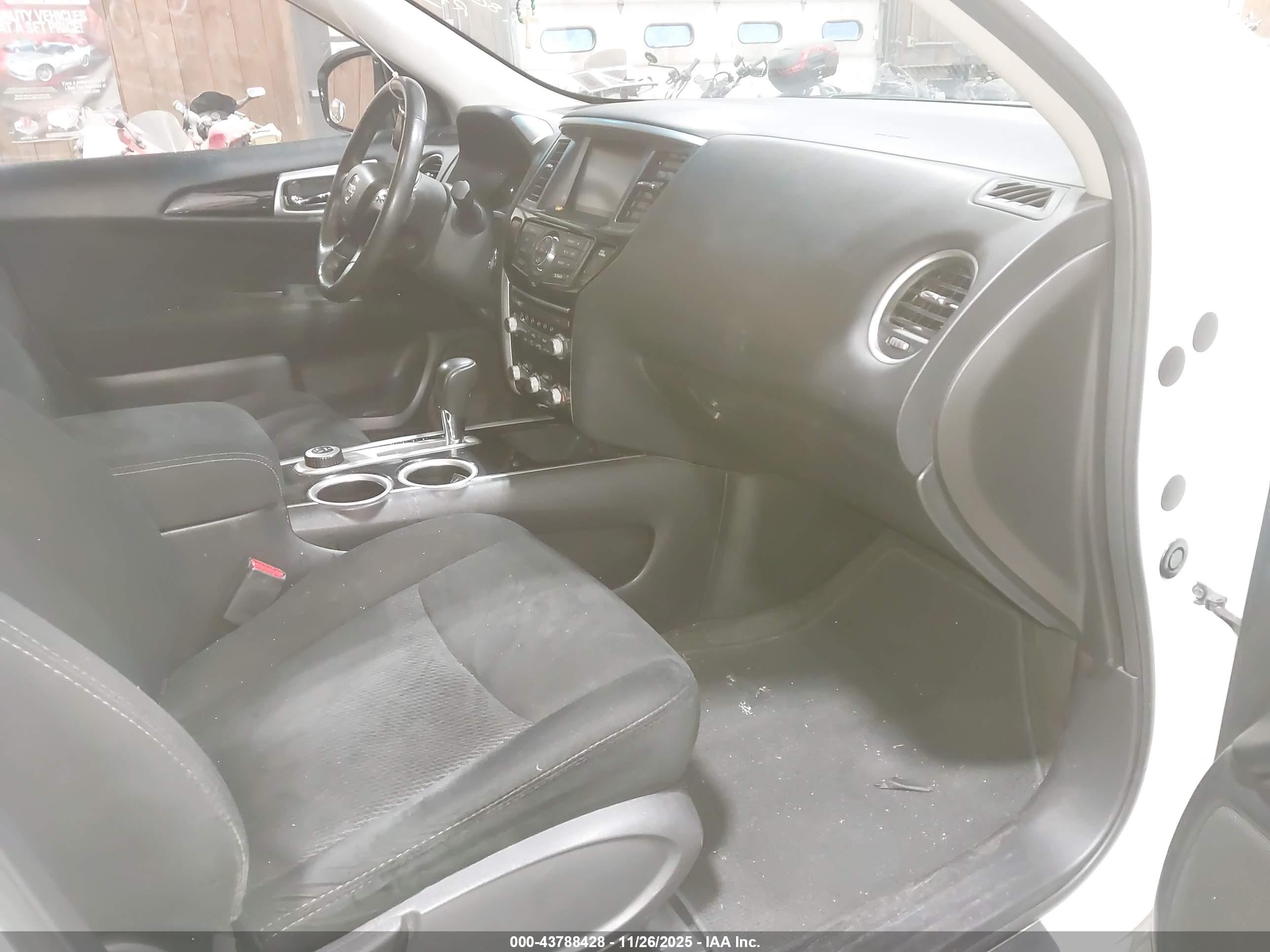 NISSAN PATHFINDER image 5