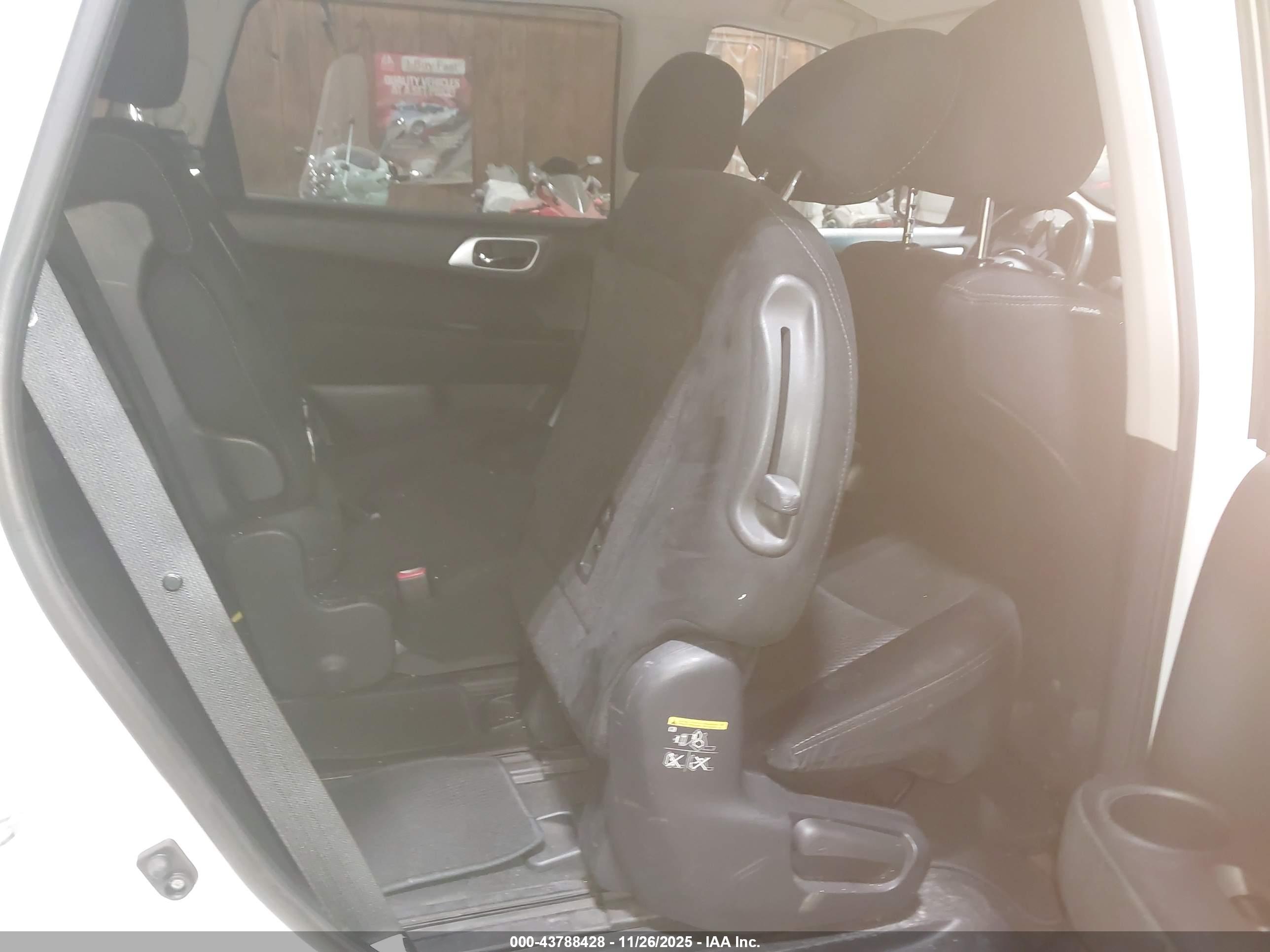 NISSAN PATHFINDER image 8