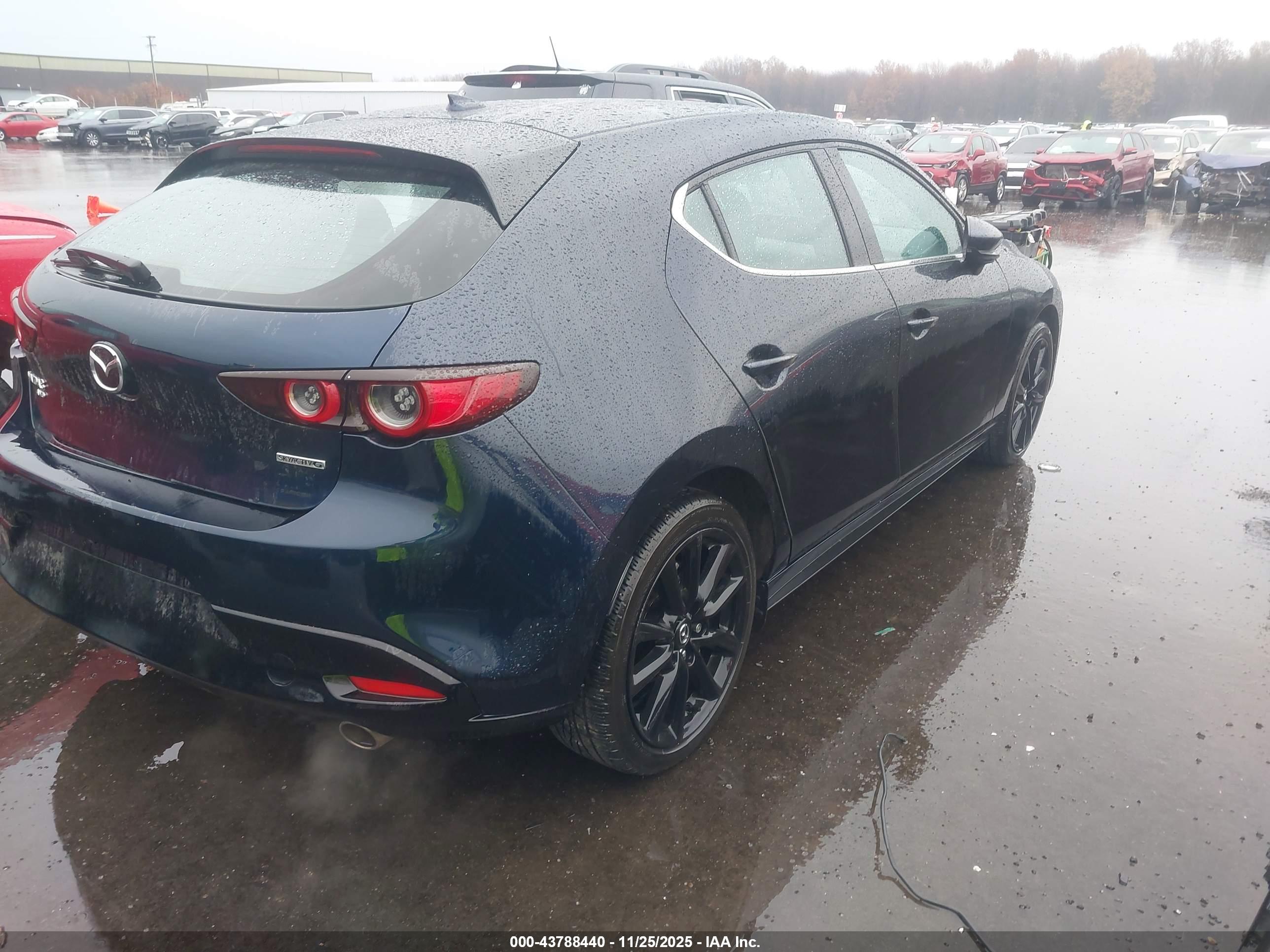 MAZDA MAZDA3 image 4