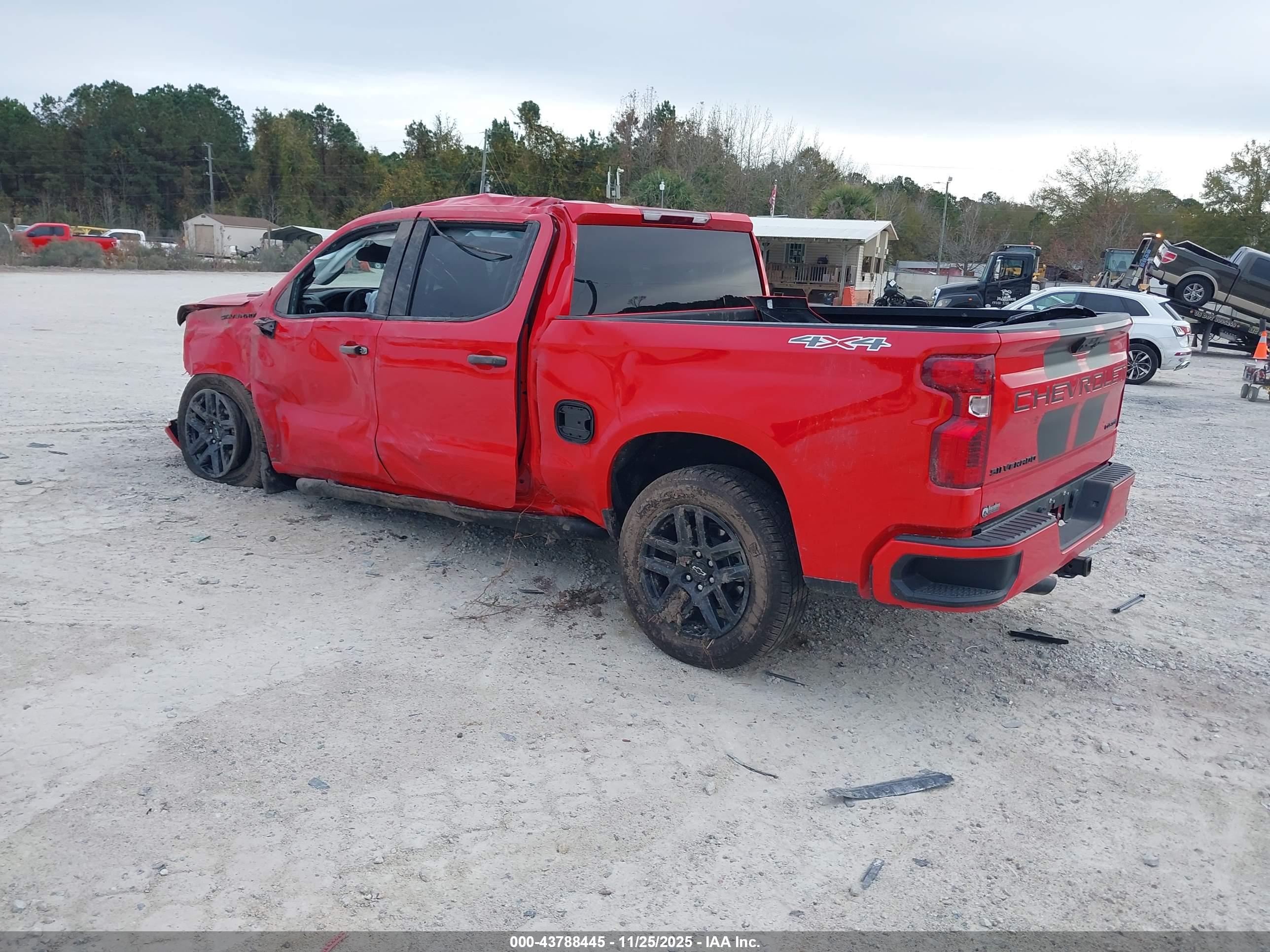 CHEVROLET SILVERADO image 3