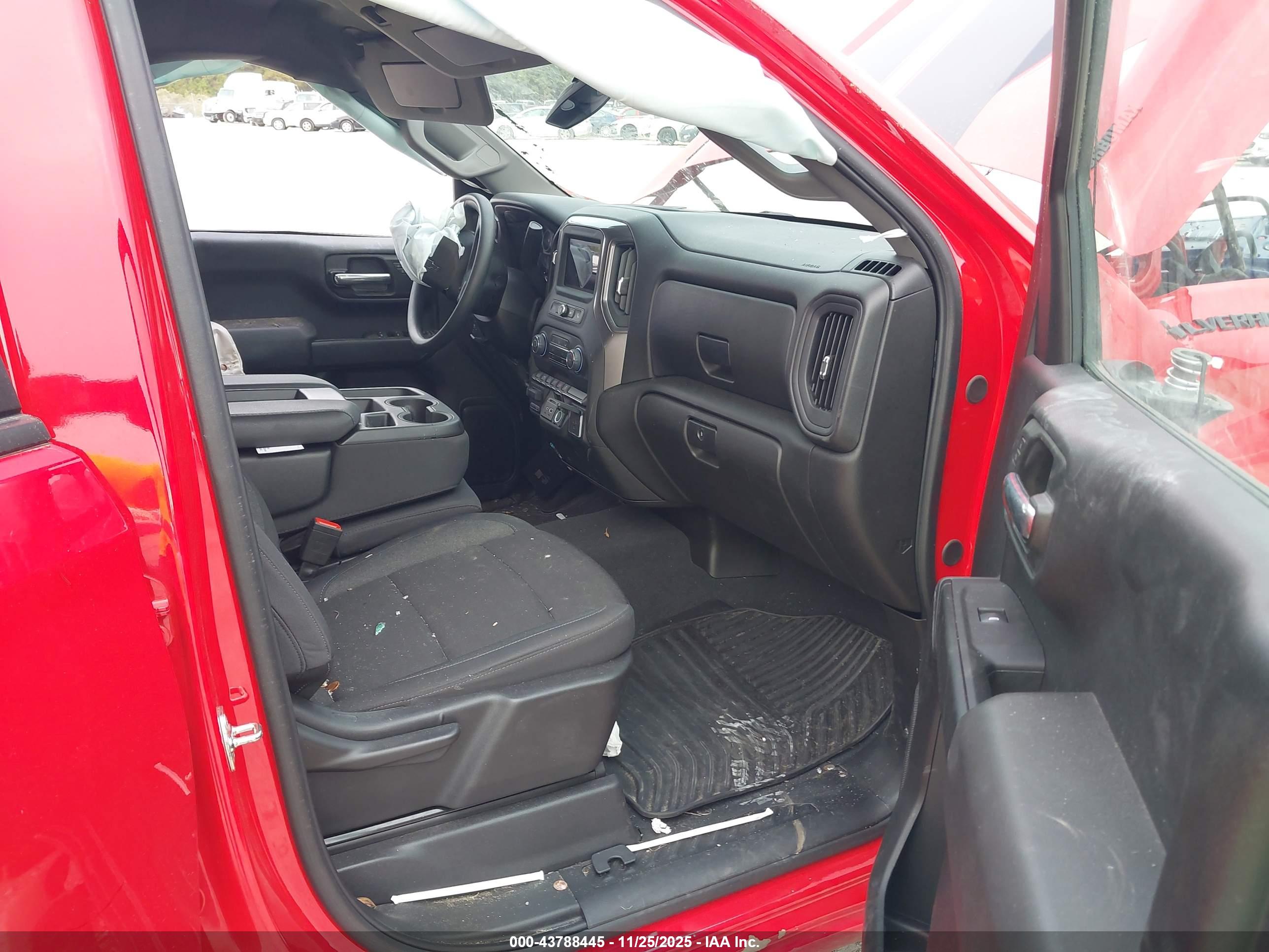 CHEVROLET SILVERADO image 5