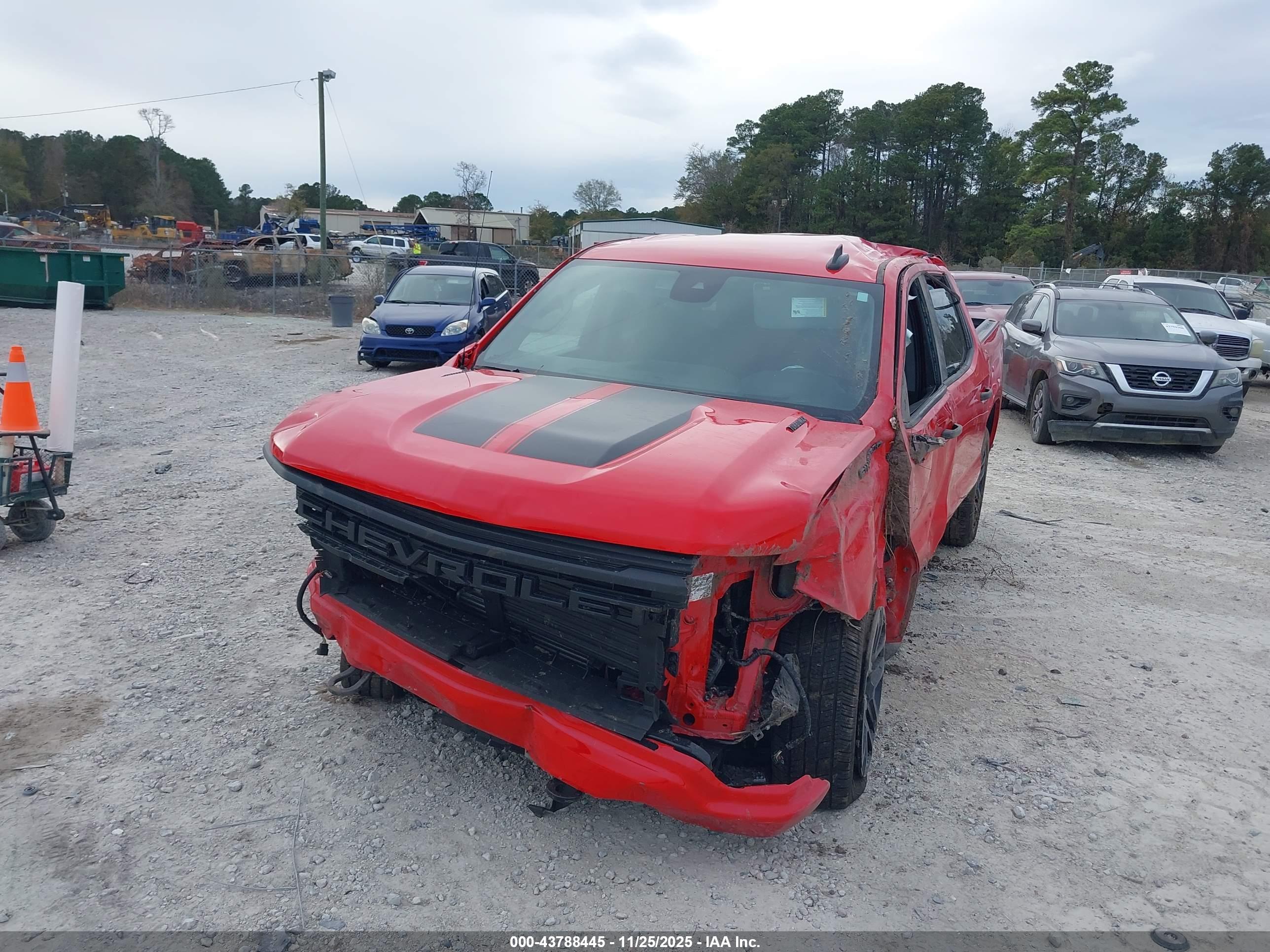CHEVROLET SILVERADO image 6