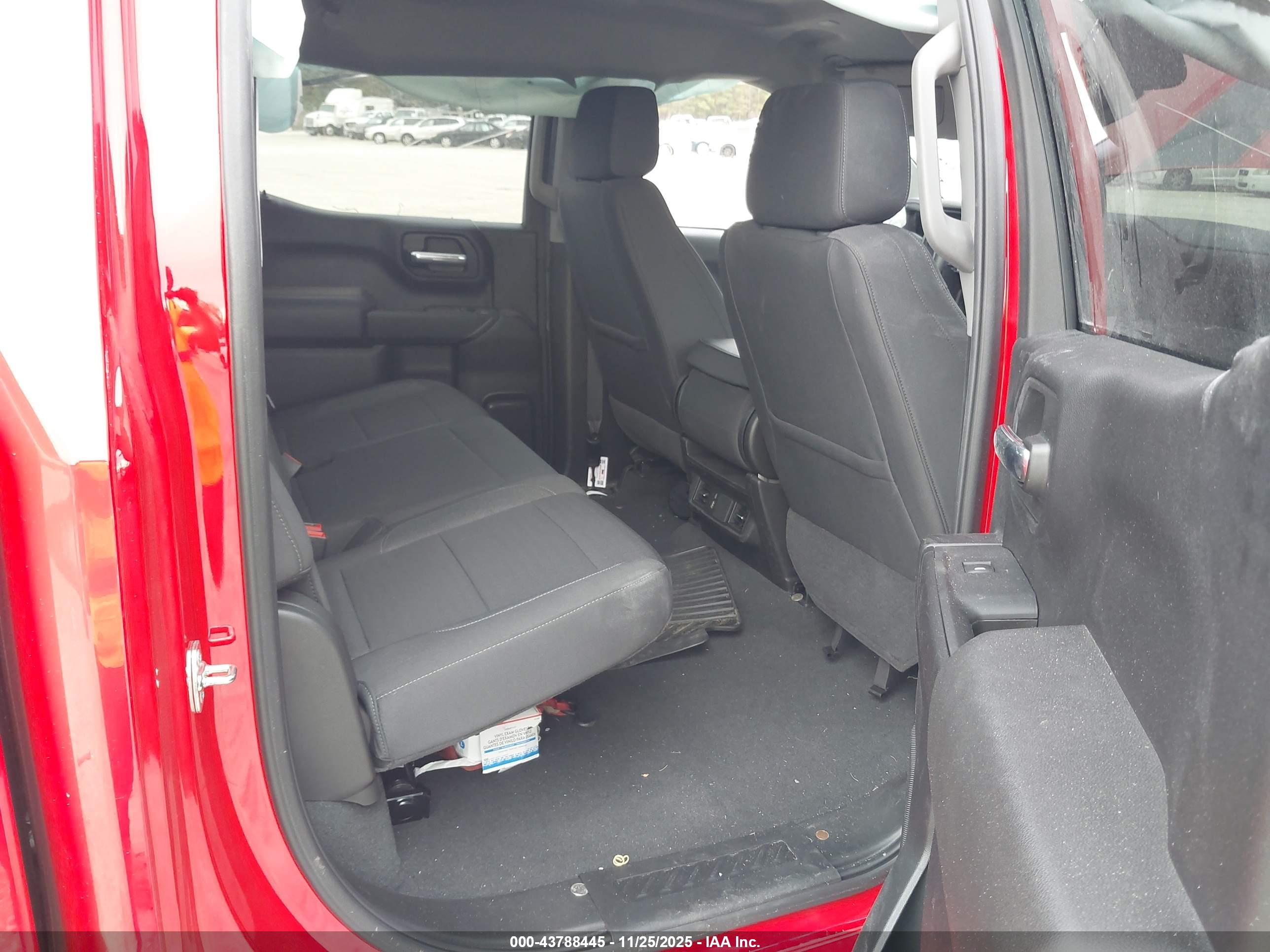 CHEVROLET SILVERADO image 8