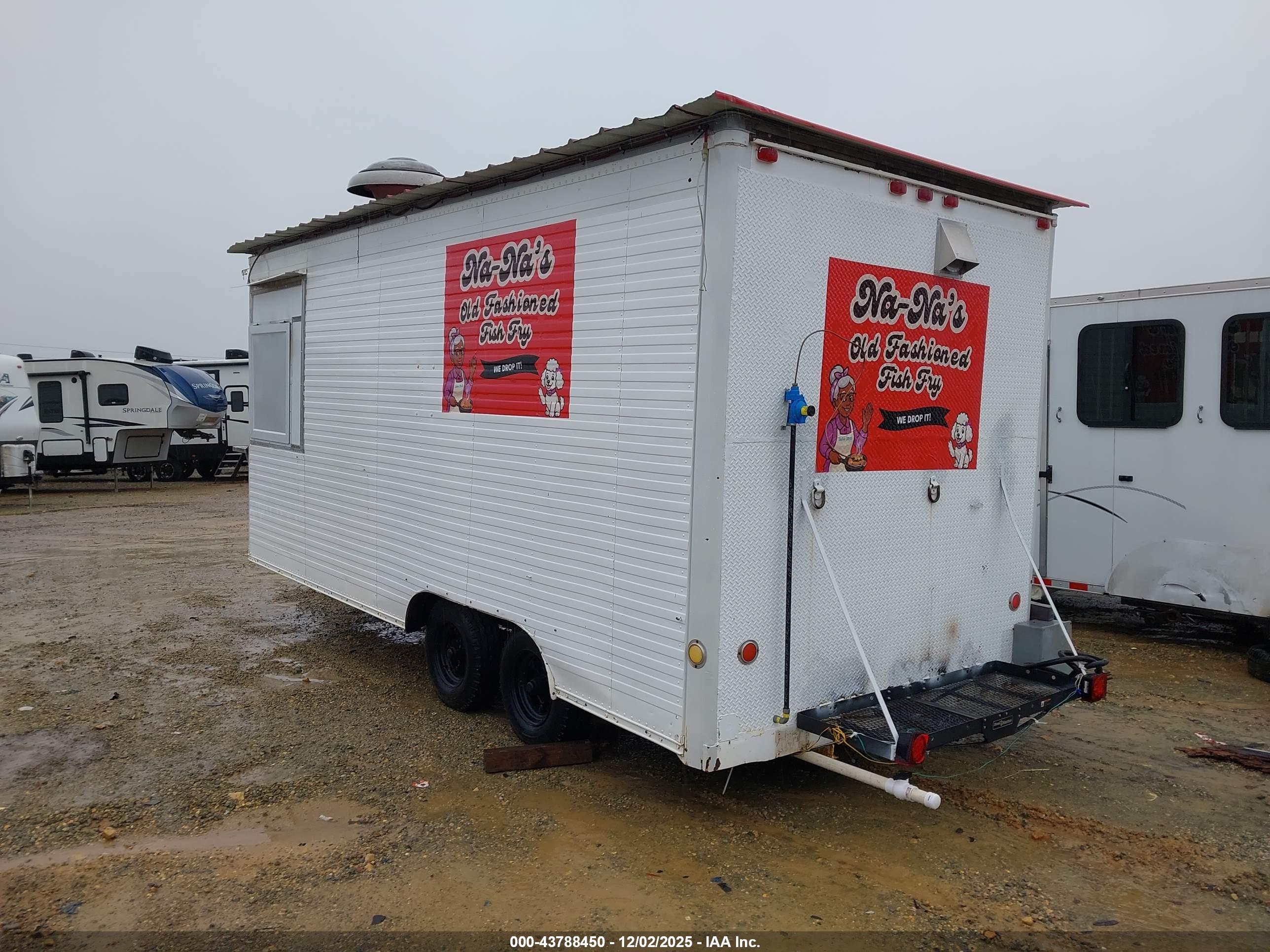 FOOD TRAILER image 3