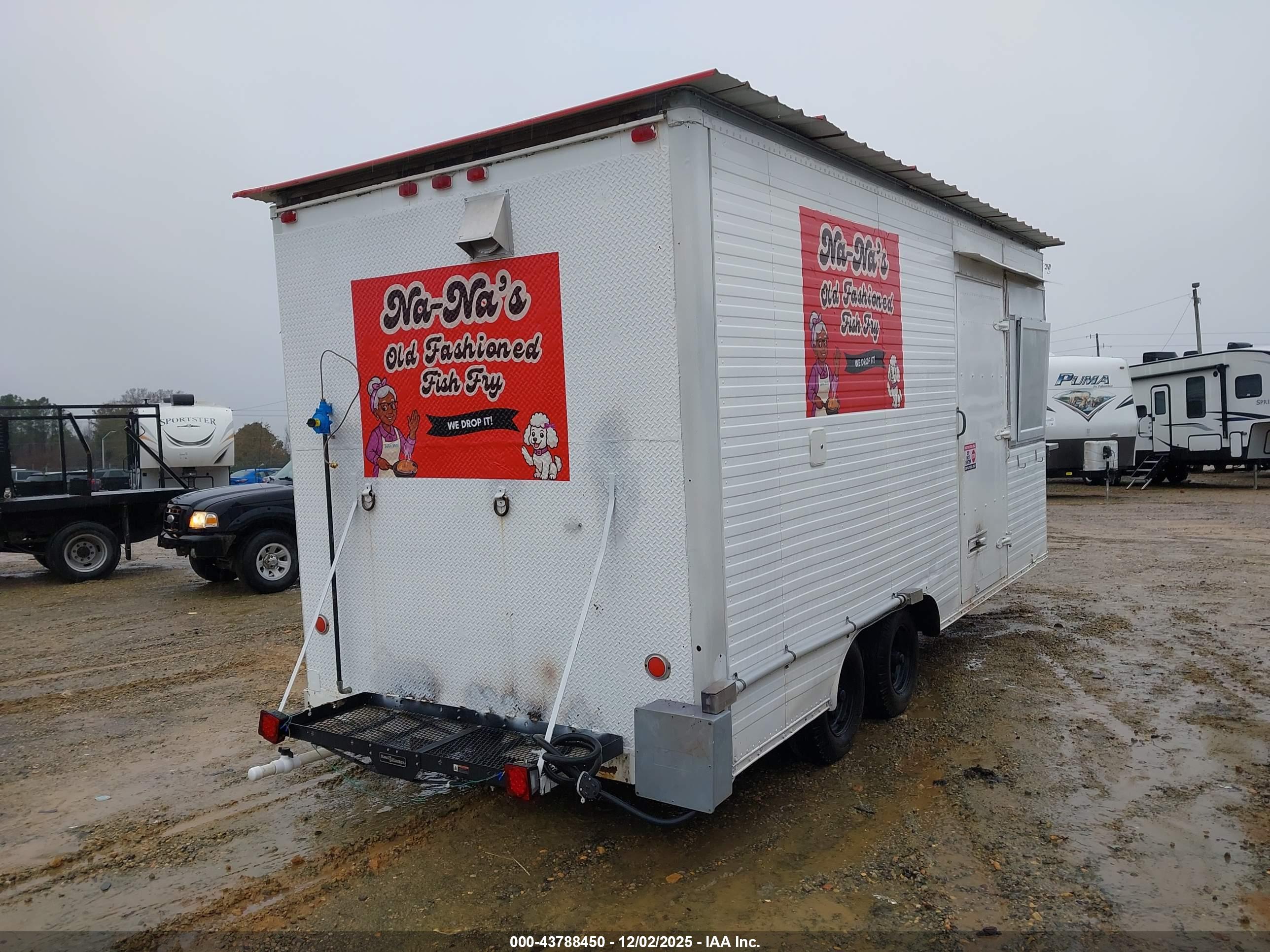 FOOD TRAILER image 4