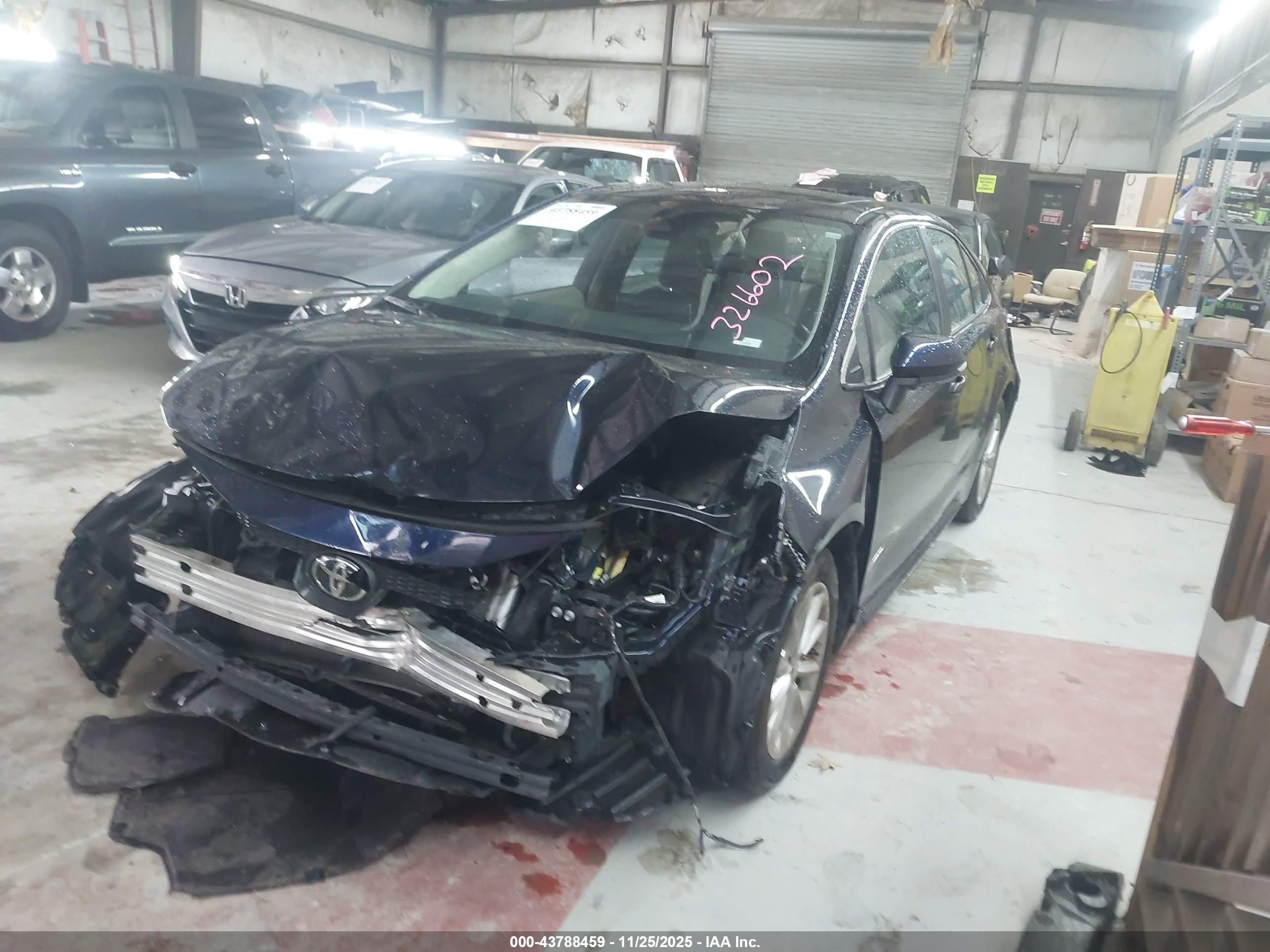 TOYOTA COROLLA image 2