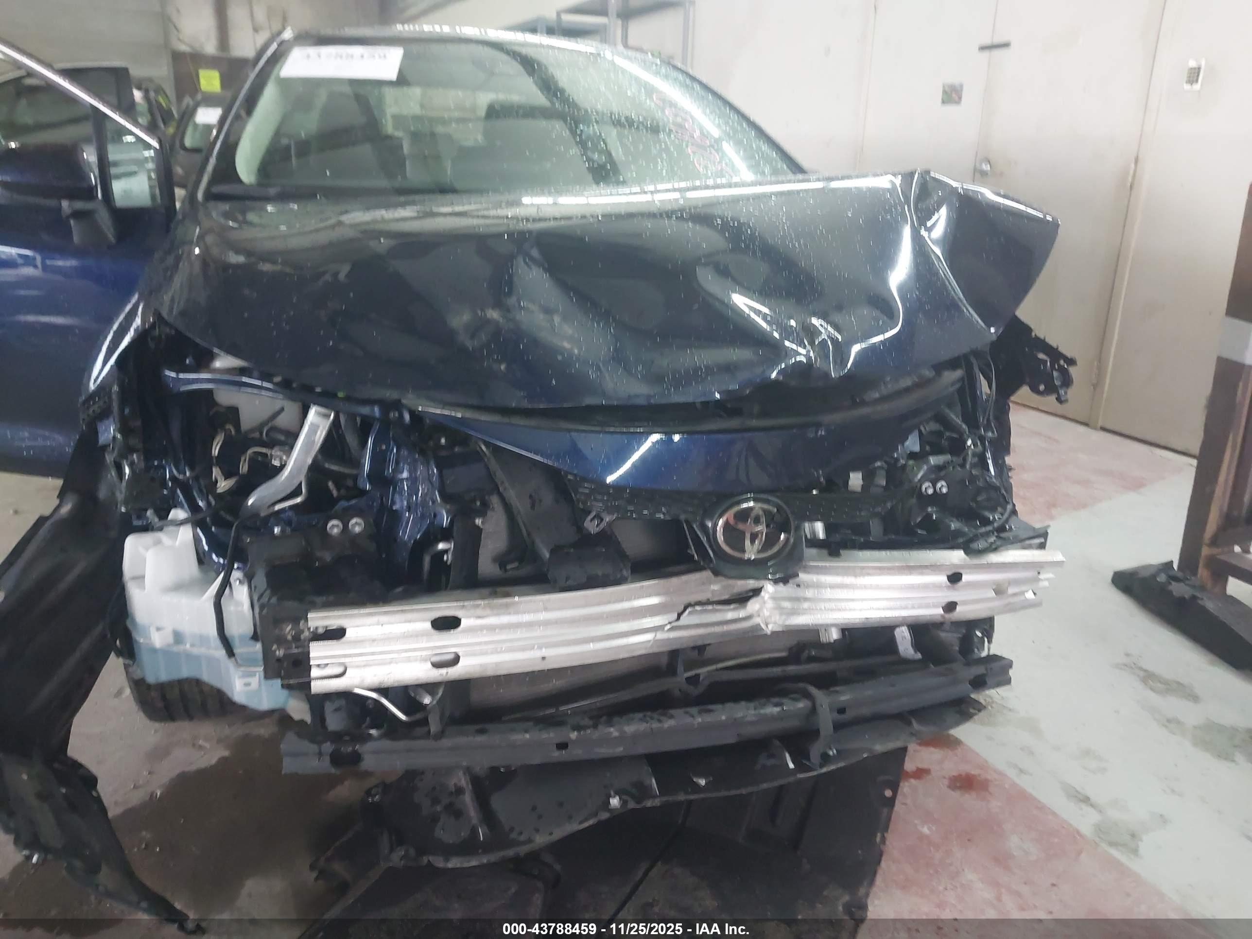 TOYOTA COROLLA image 6