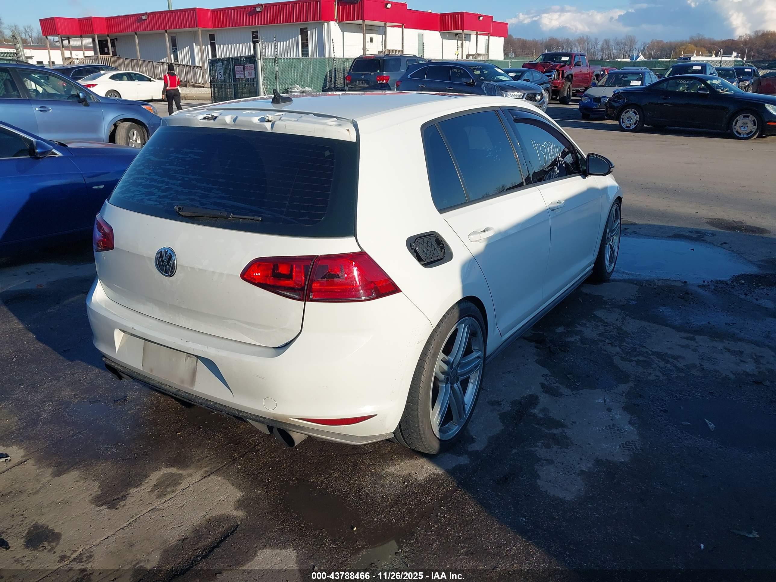 VOLKSWAGEN GOLF image 4