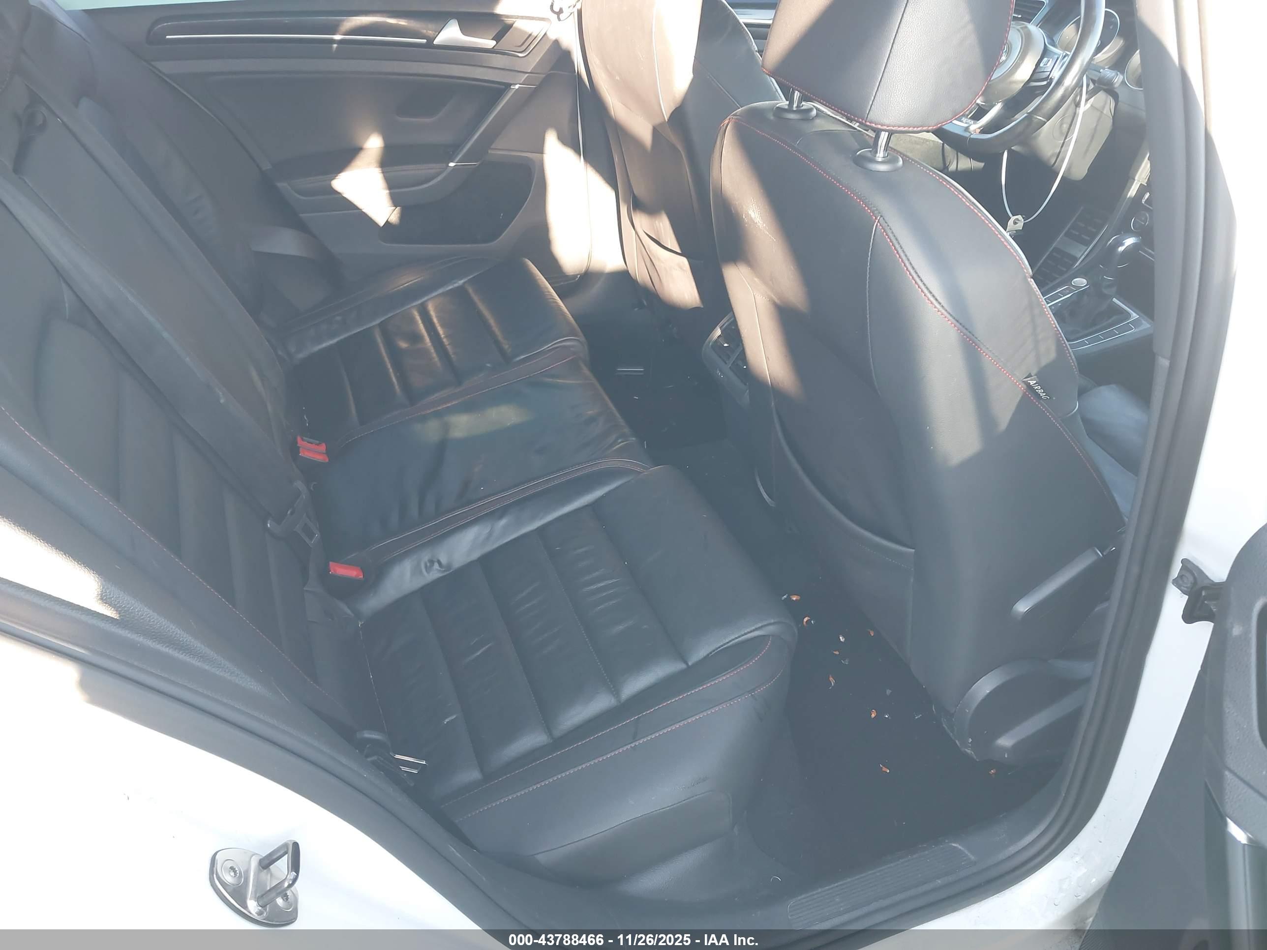 VOLKSWAGEN GOLF image 8