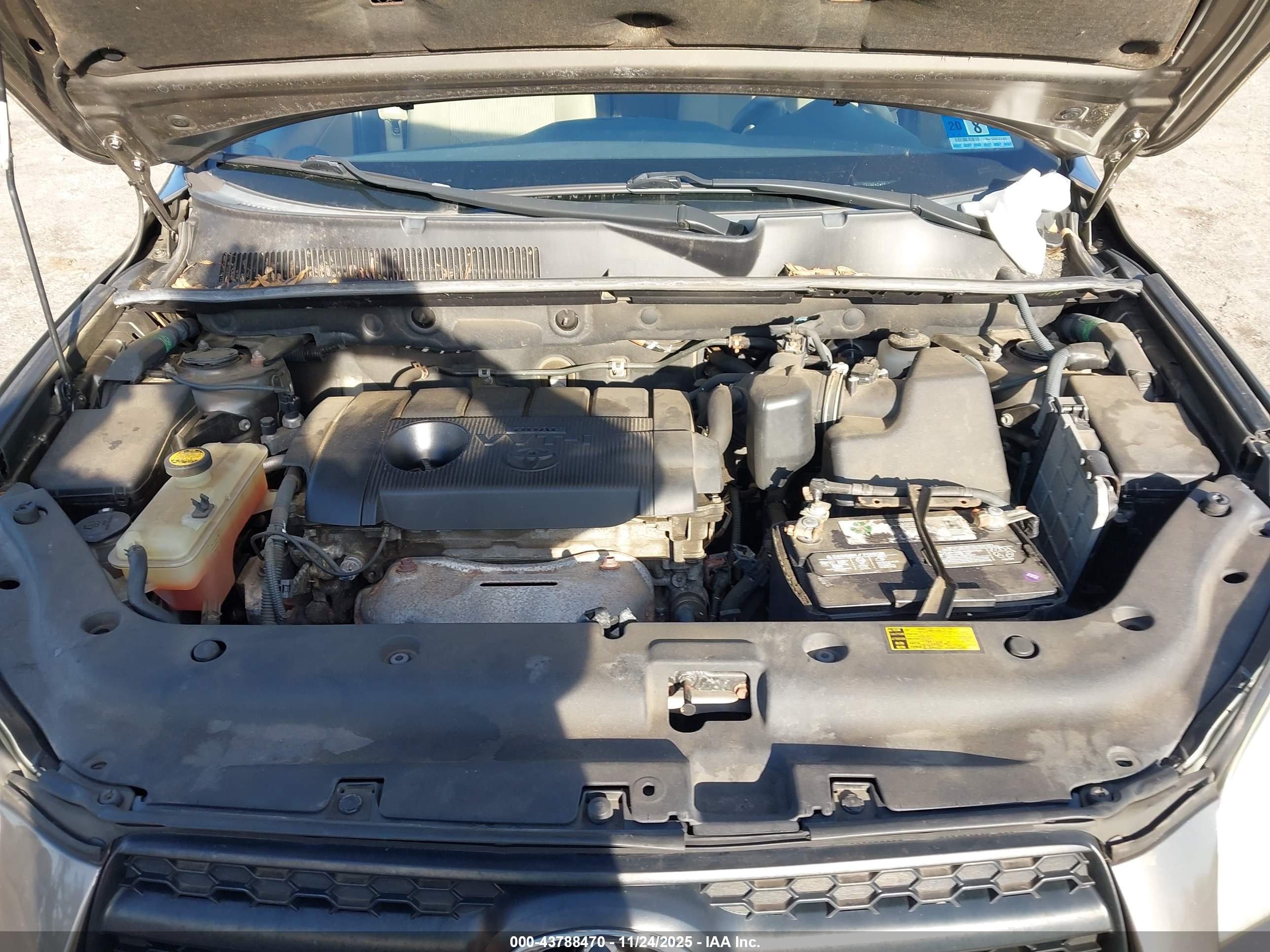 TOYOTA RAV4 image 10