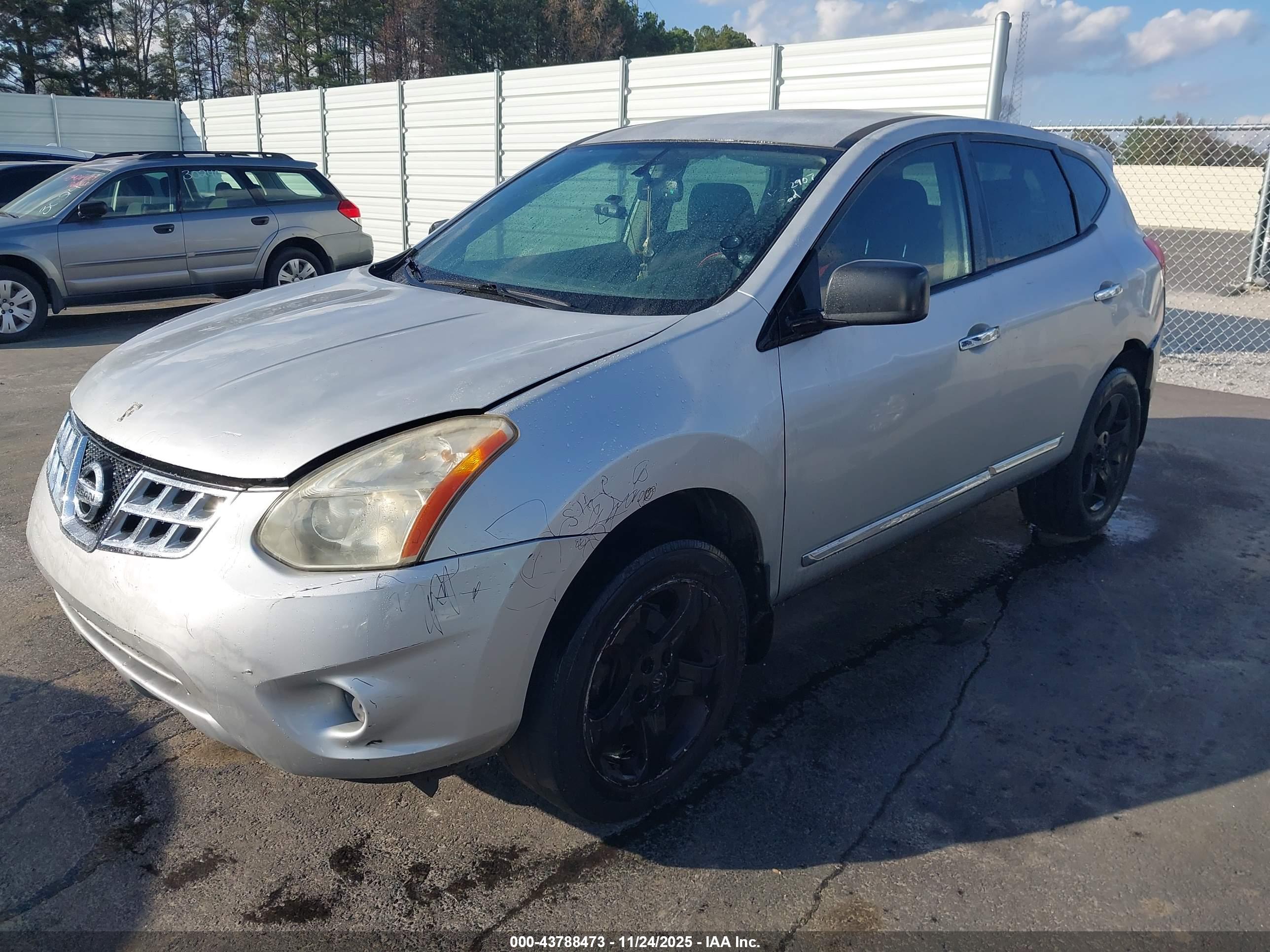 NISSAN ROGUE image 2