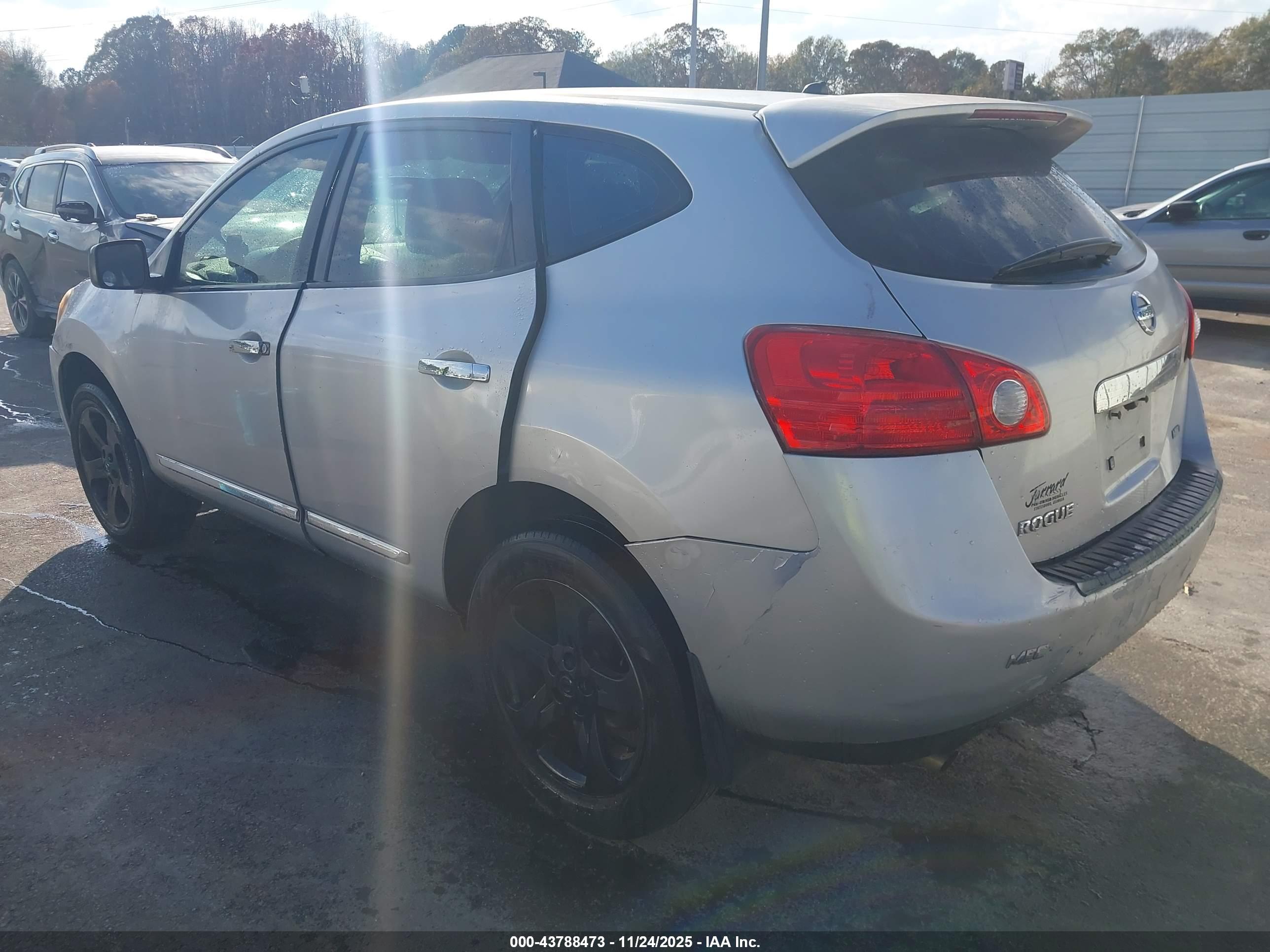 NISSAN ROGUE image 3