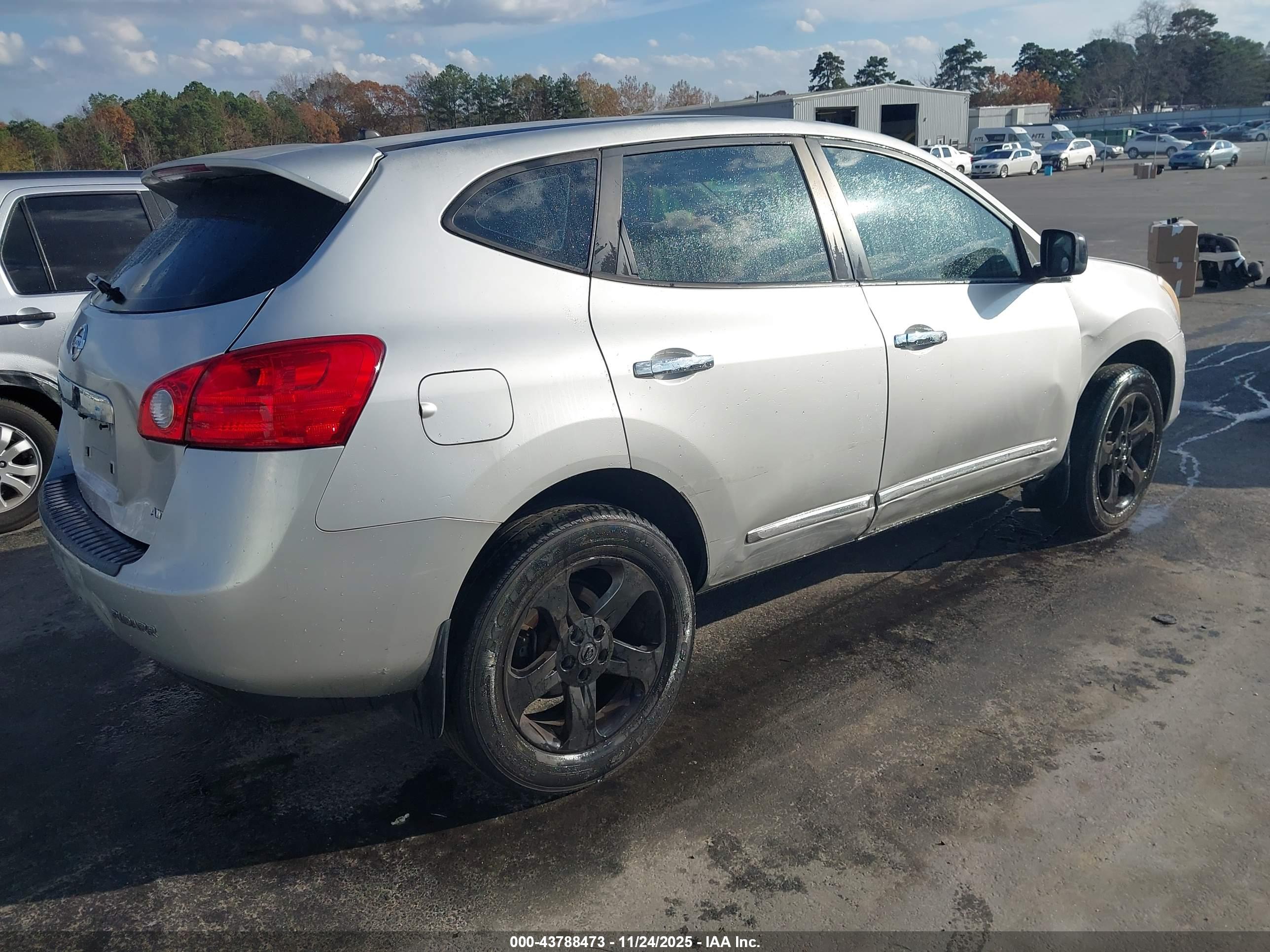 NISSAN ROGUE image 4