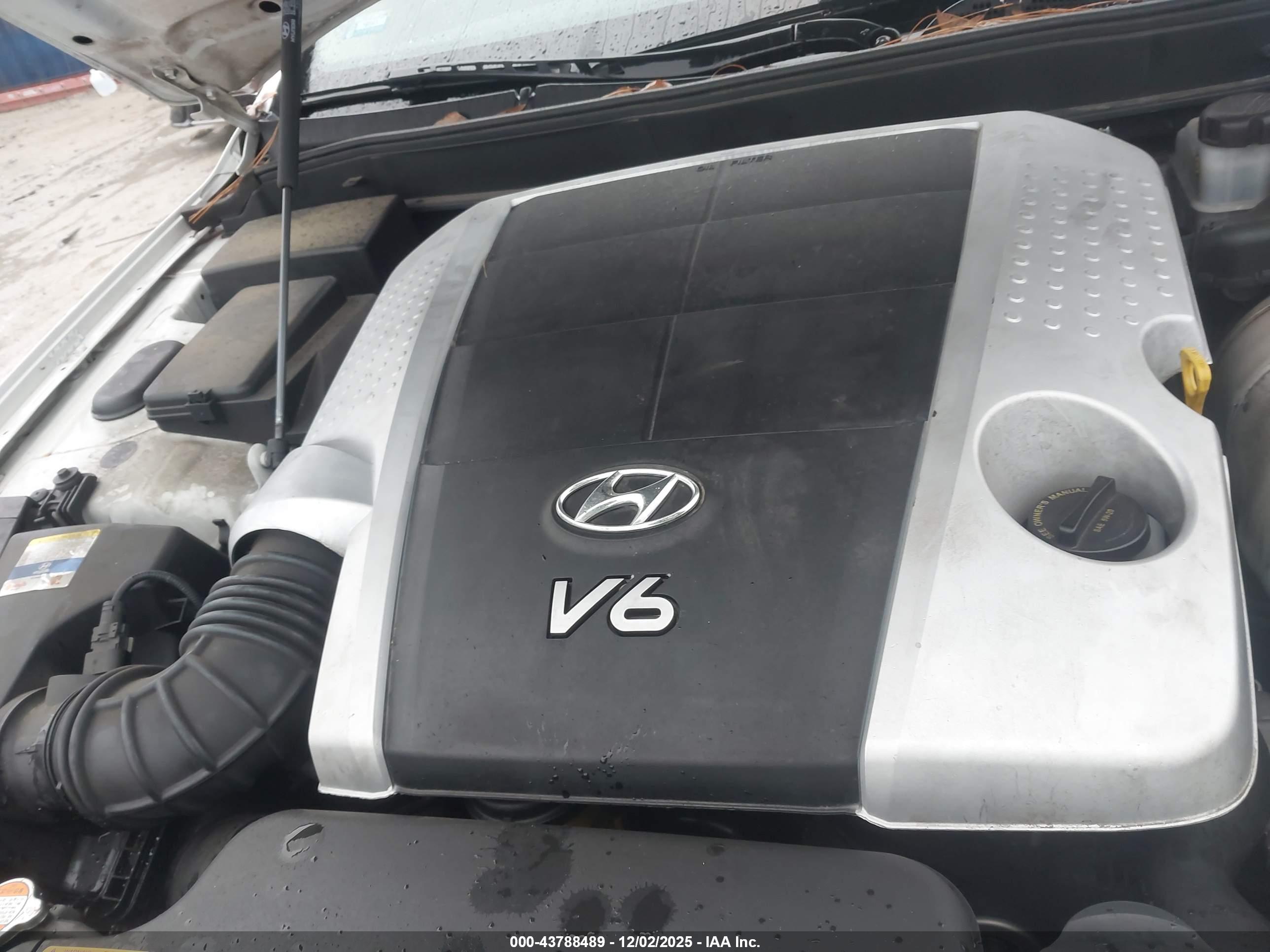 HYUNDAI GENESIS image 10