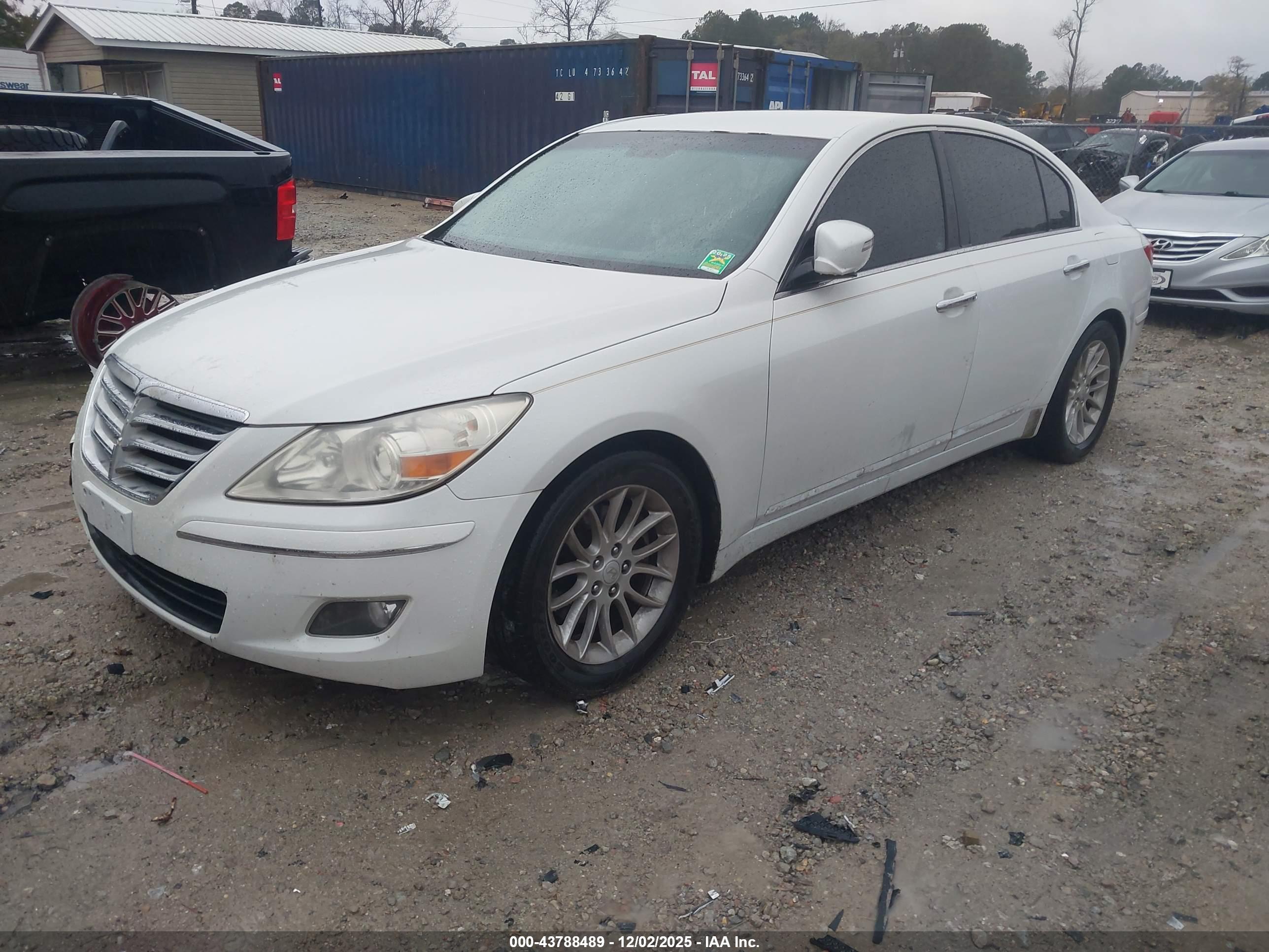 HYUNDAI GENESIS image 2