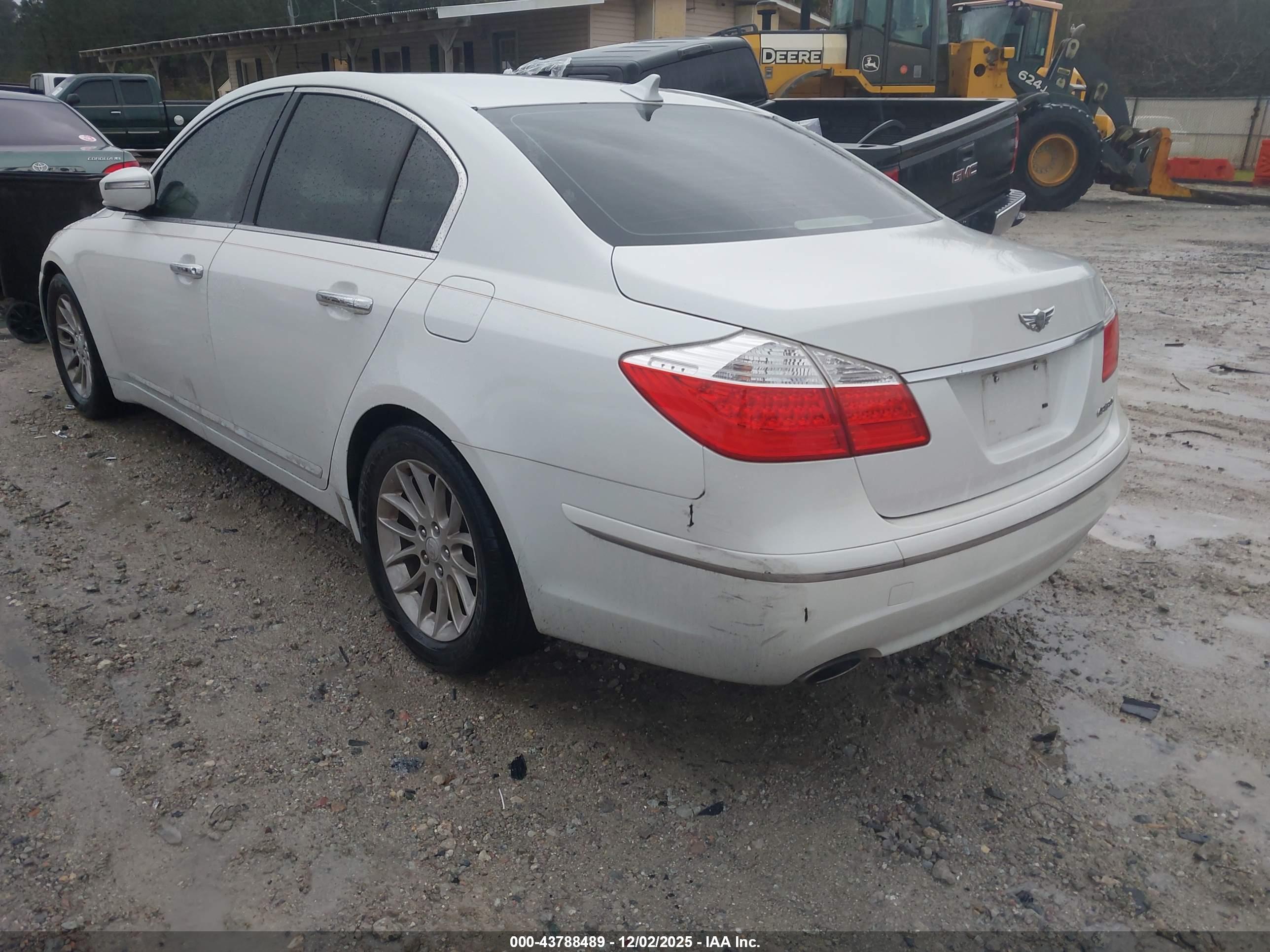 HYUNDAI GENESIS image 3