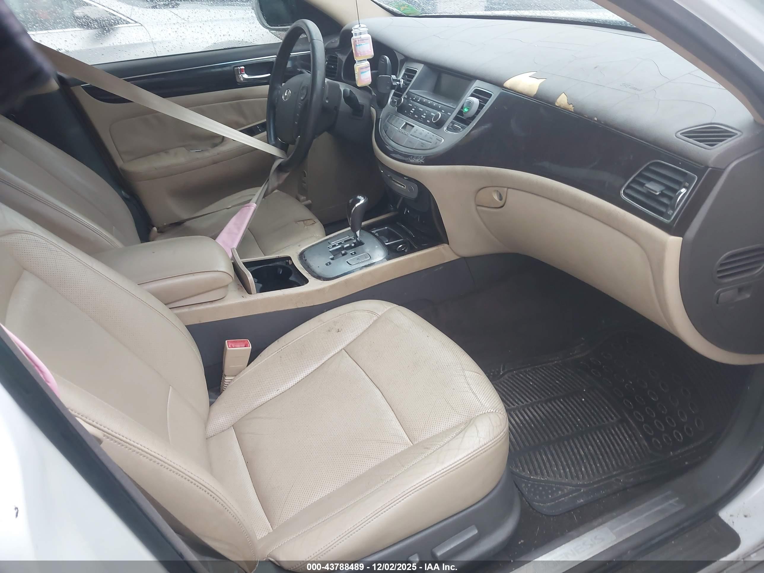 HYUNDAI GENESIS image 5