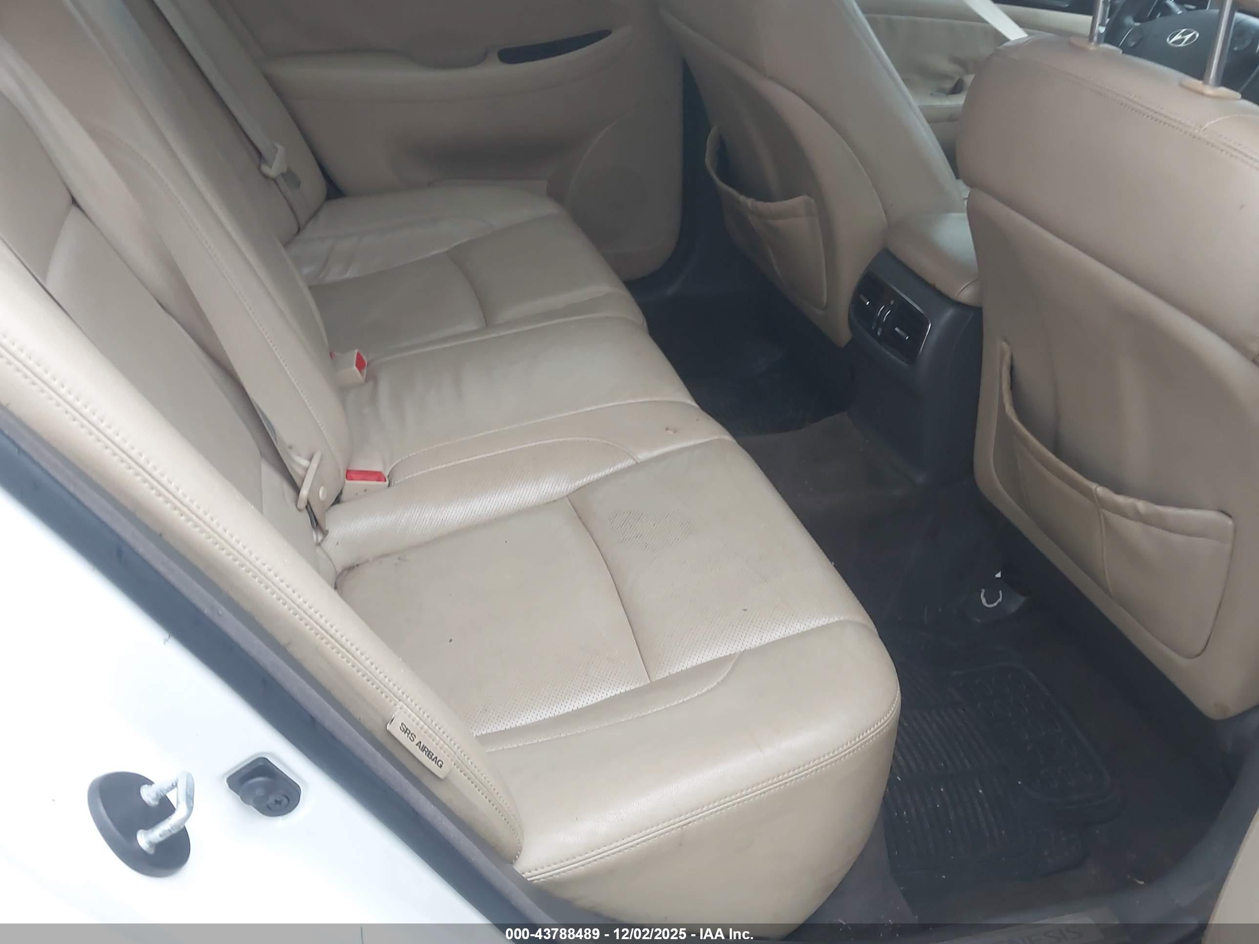 HYUNDAI GENESIS image 8