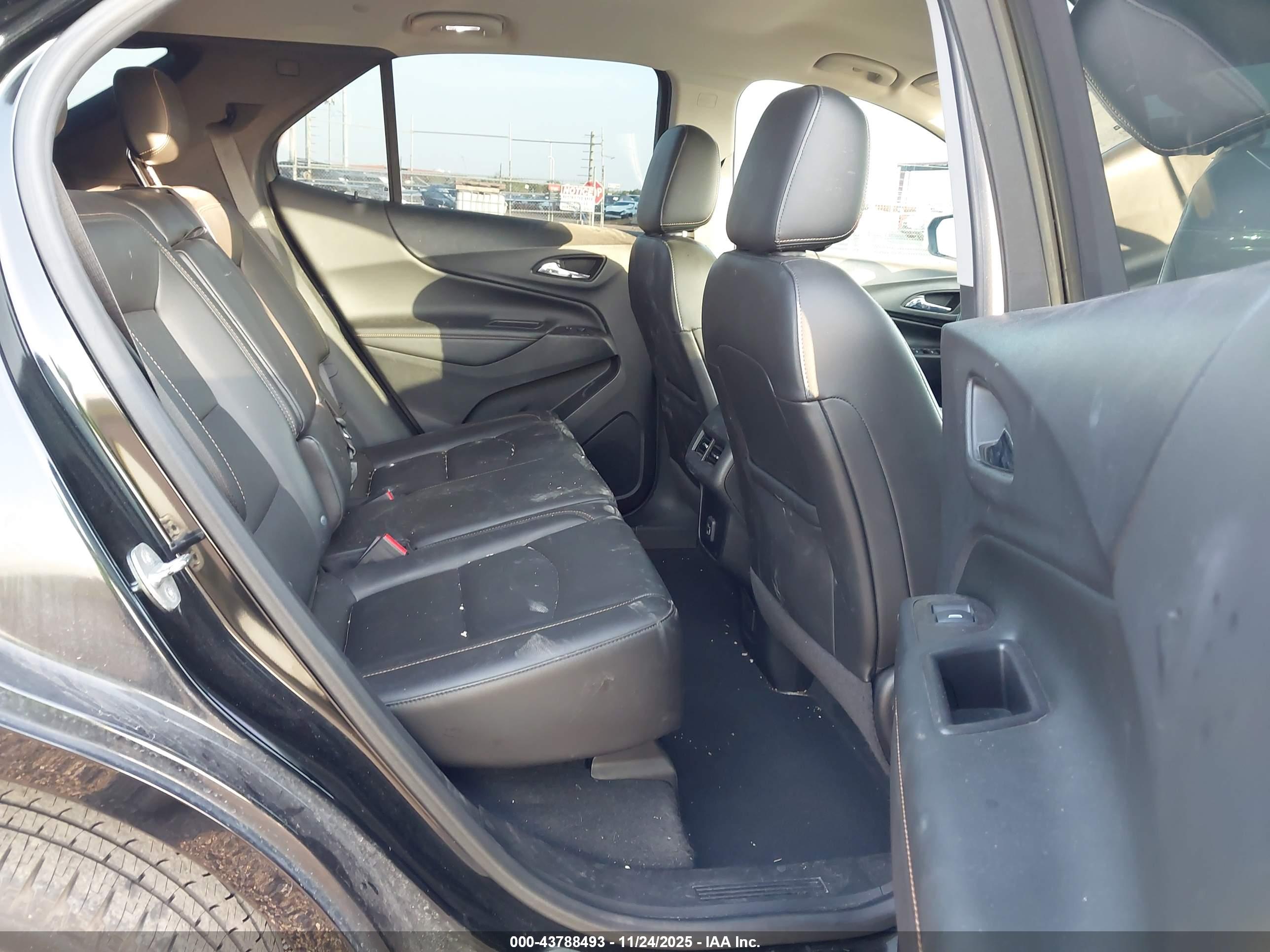CHEVROLET EQUINOX image 8