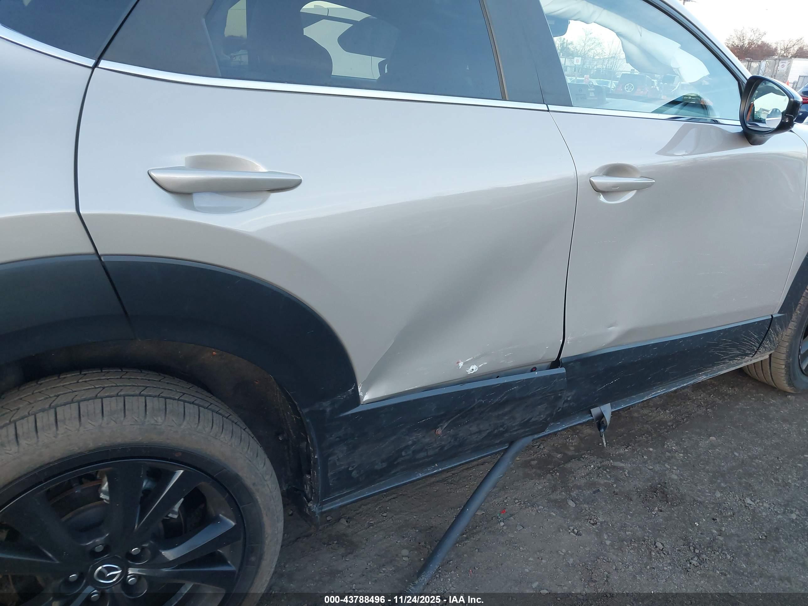 MAZDA CX-30 image 6