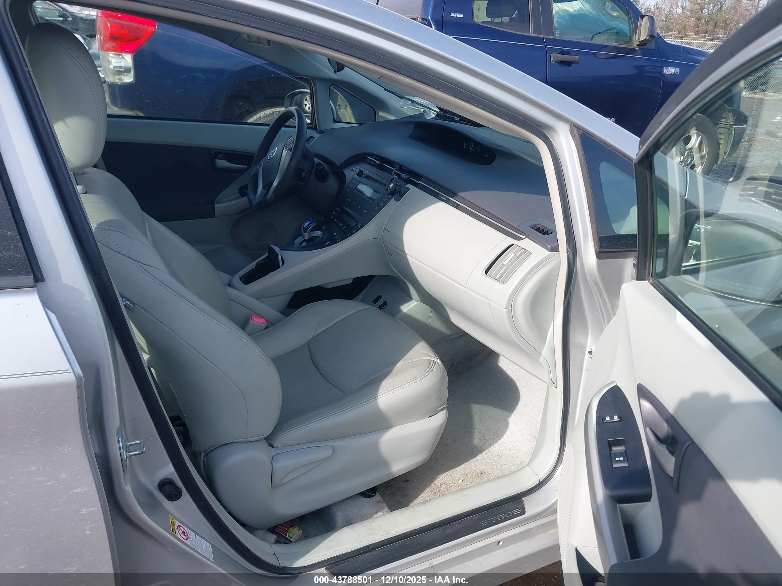 TOYOTA PRIUS image 5