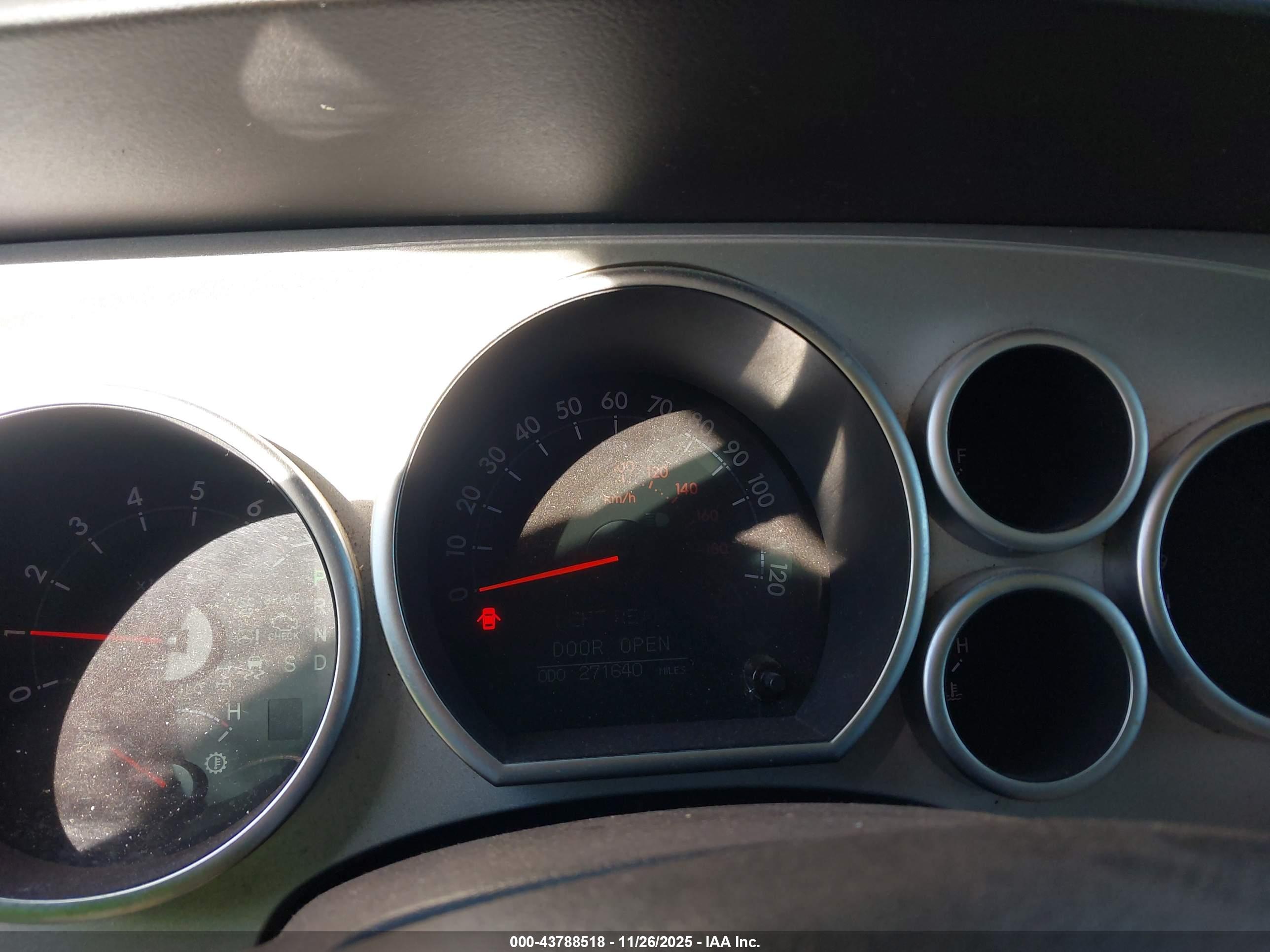 TOYOTA SEQUOIA image 7