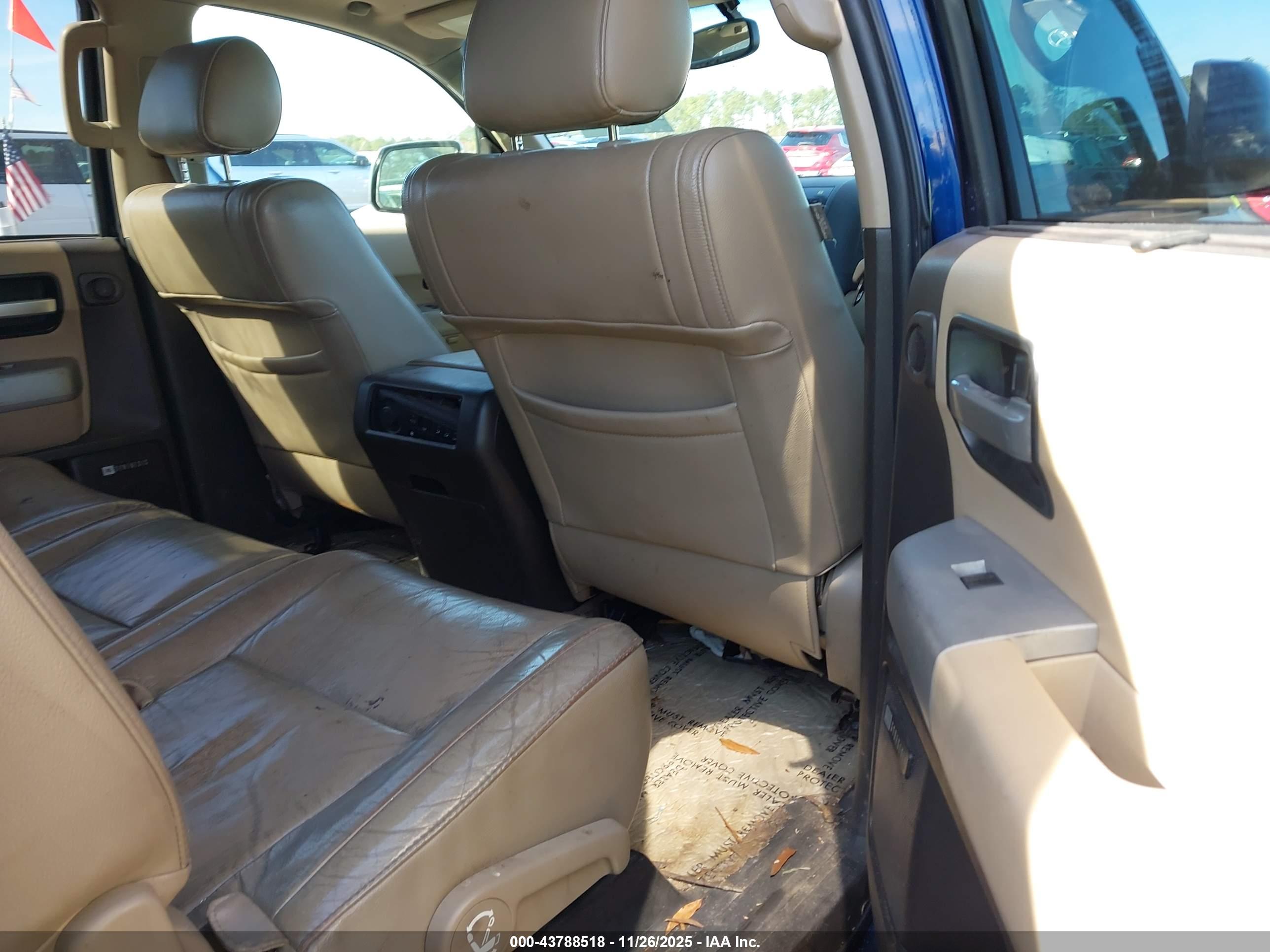 TOYOTA SEQUOIA image 8