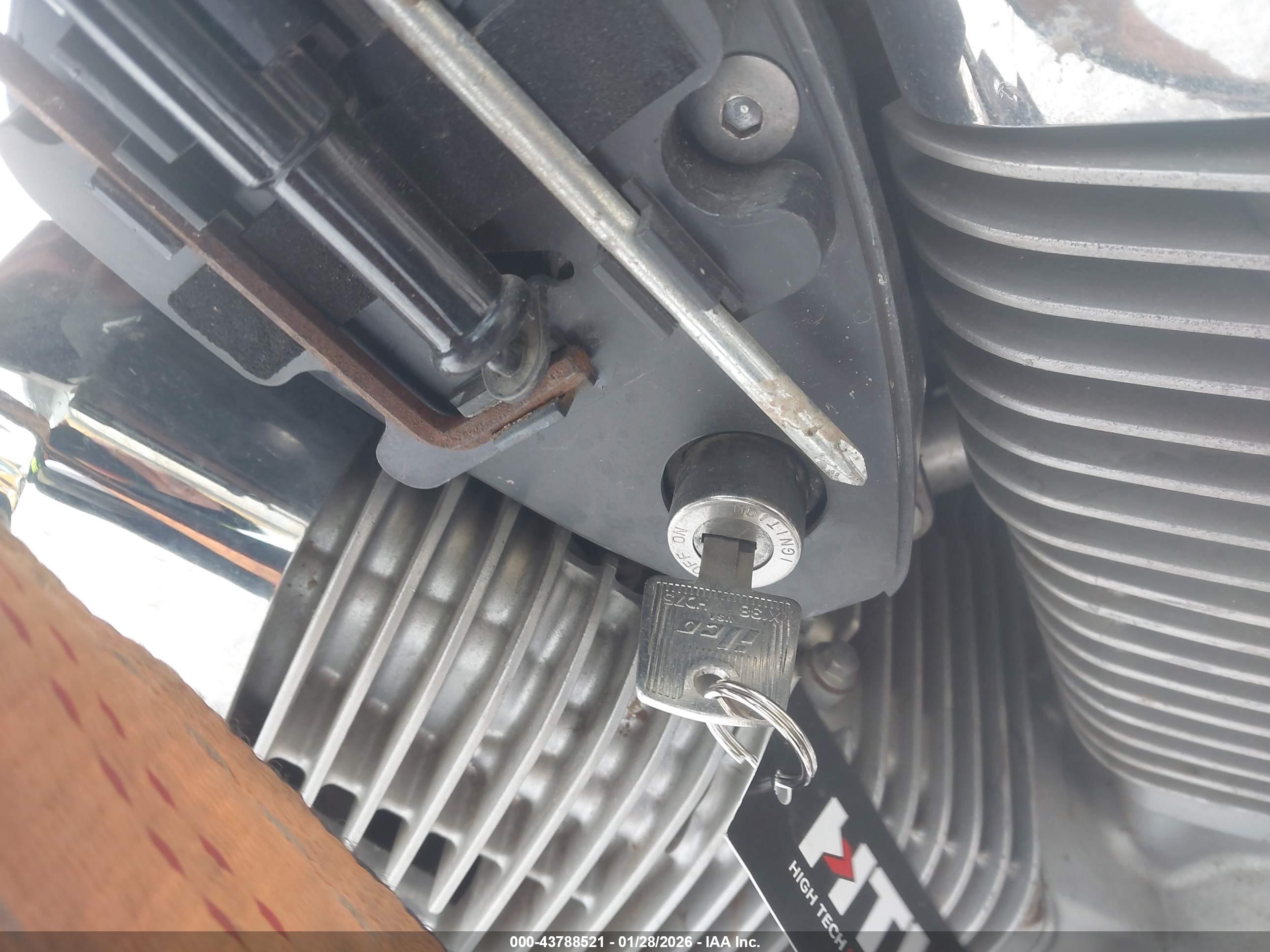 HONDA VT1300 image 11