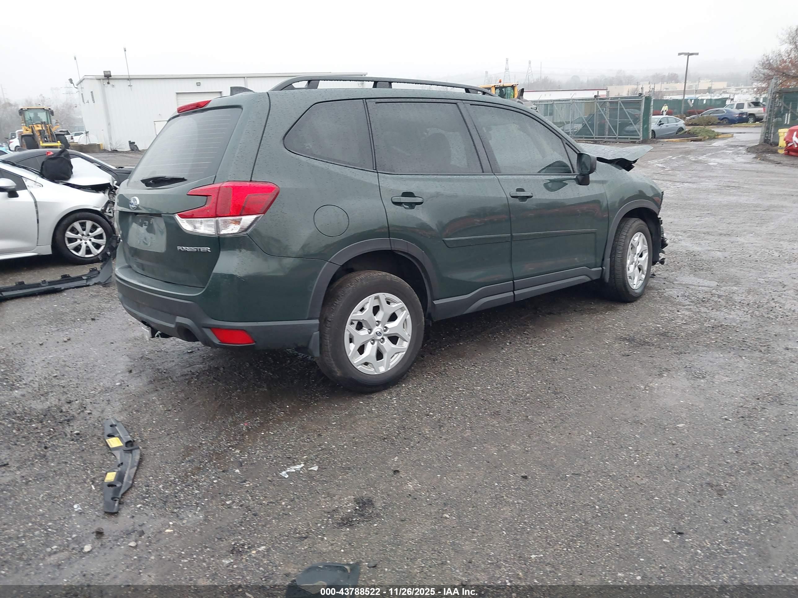 SUBARU FORESTER image 4