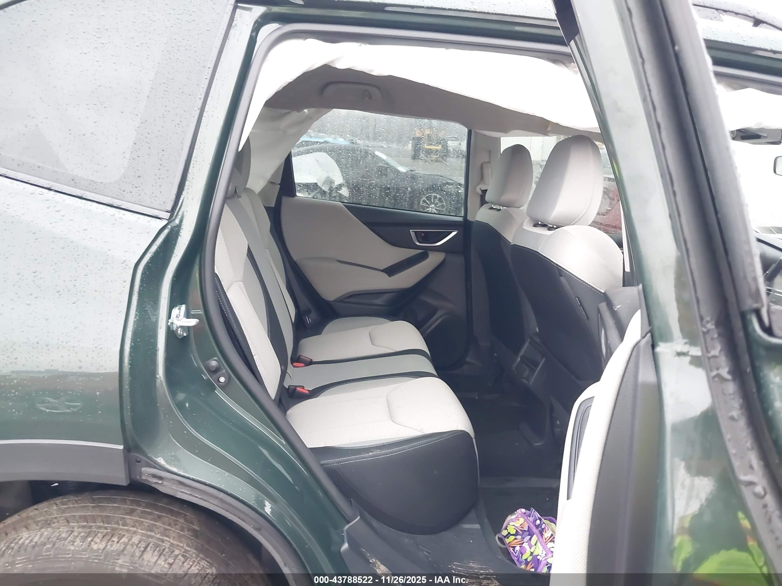 SUBARU FORESTER image 8