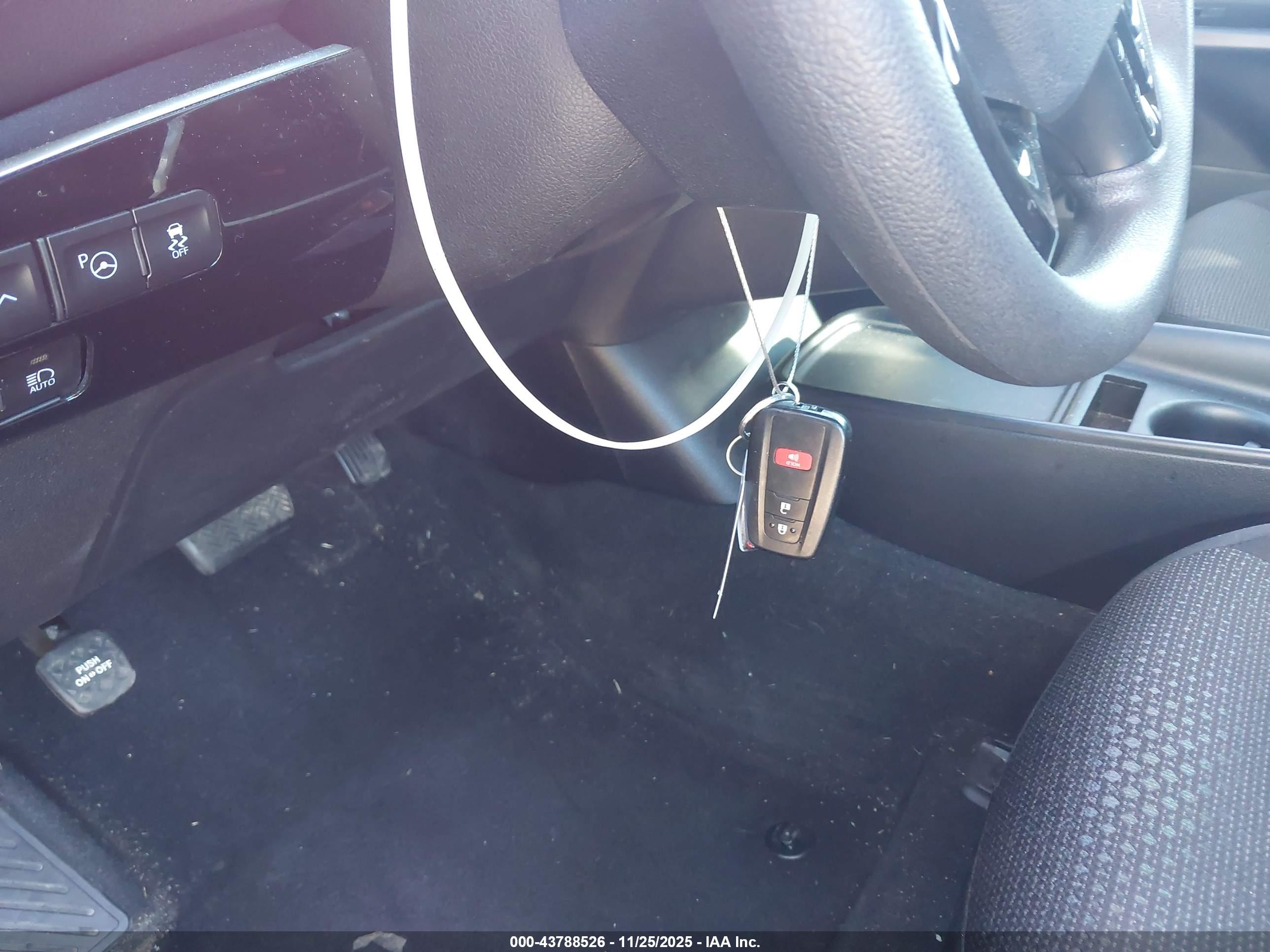 TOYOTA PRIUS image 11