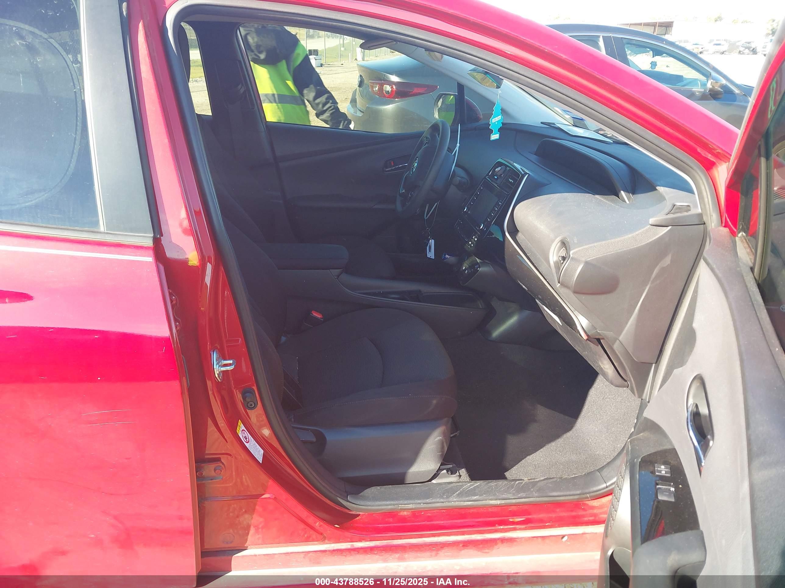 TOYOTA PRIUS image 5