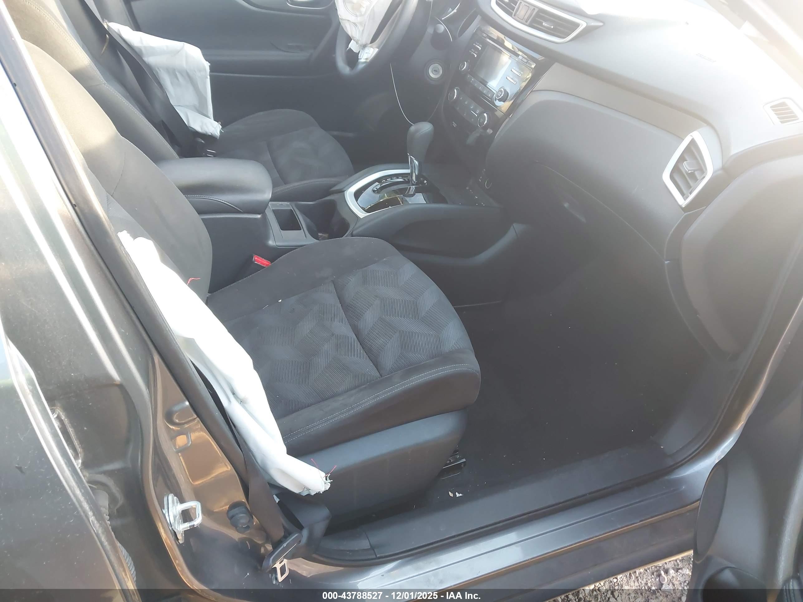 NISSAN ROGUE image 5