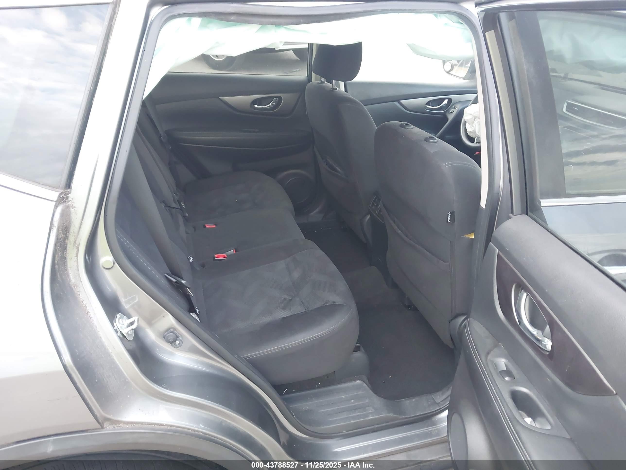 NISSAN ROGUE image 8