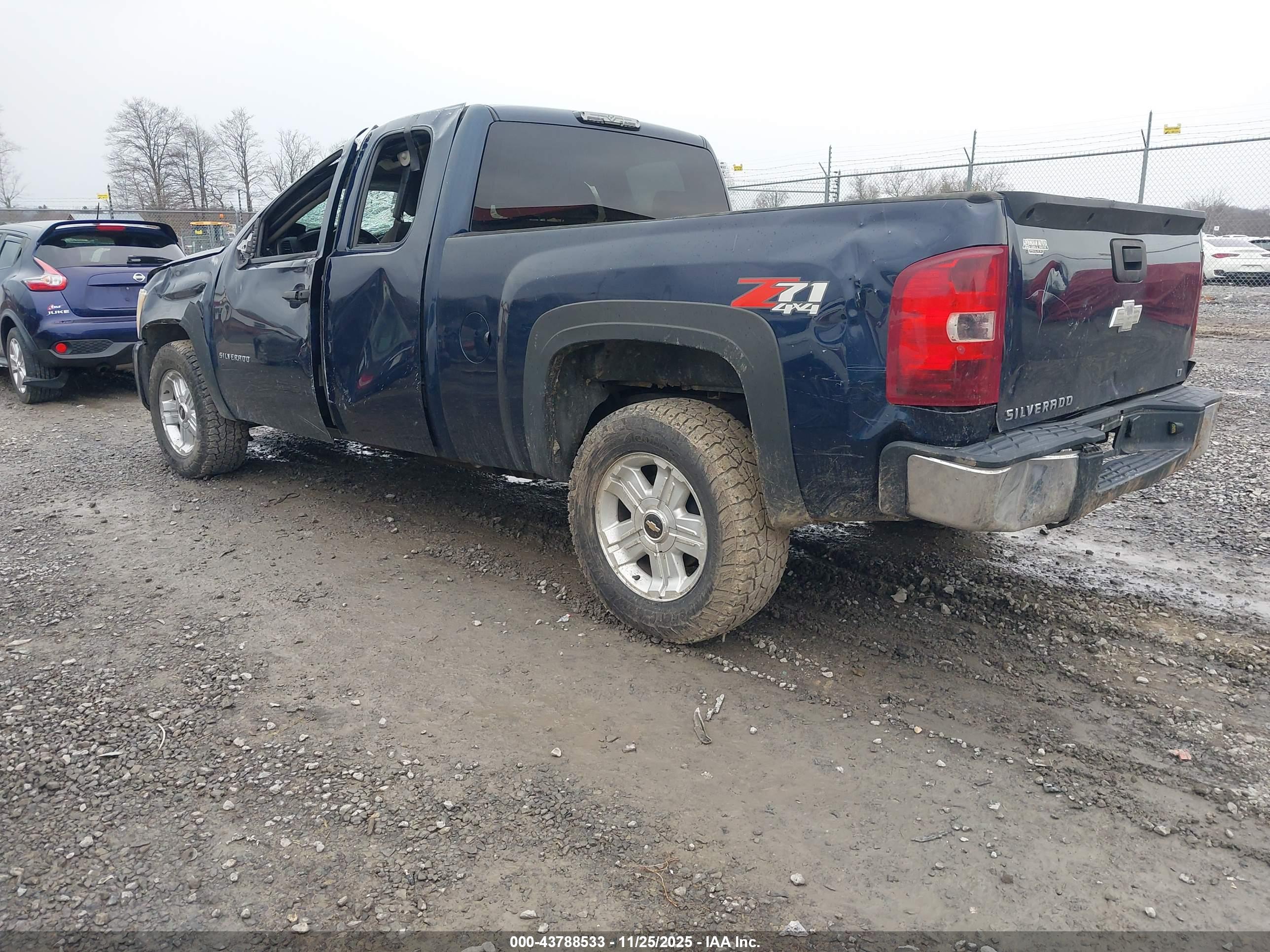 CHEVROLET SILVERADO image 3