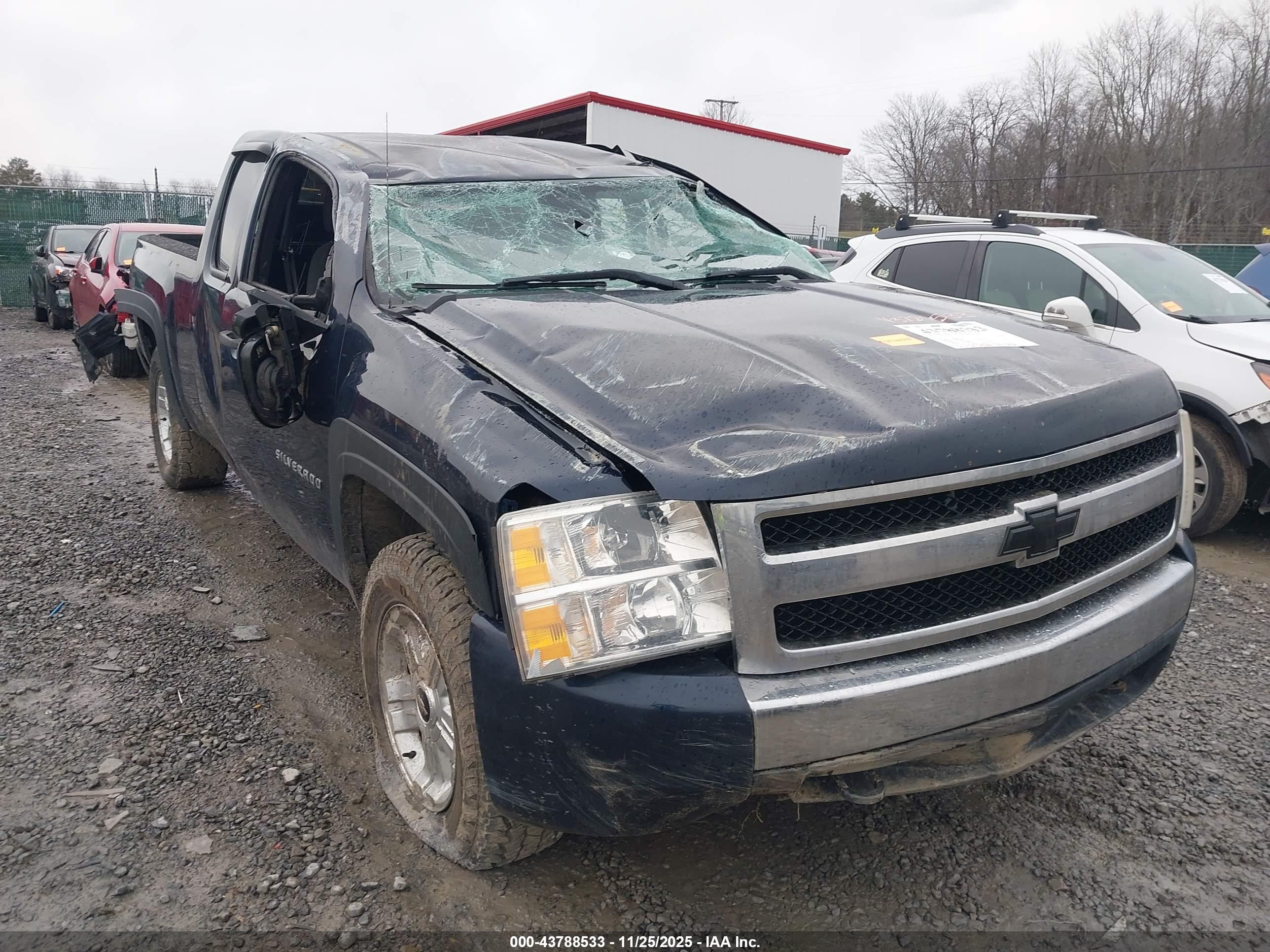 CHEVROLET SILVERADO image 6